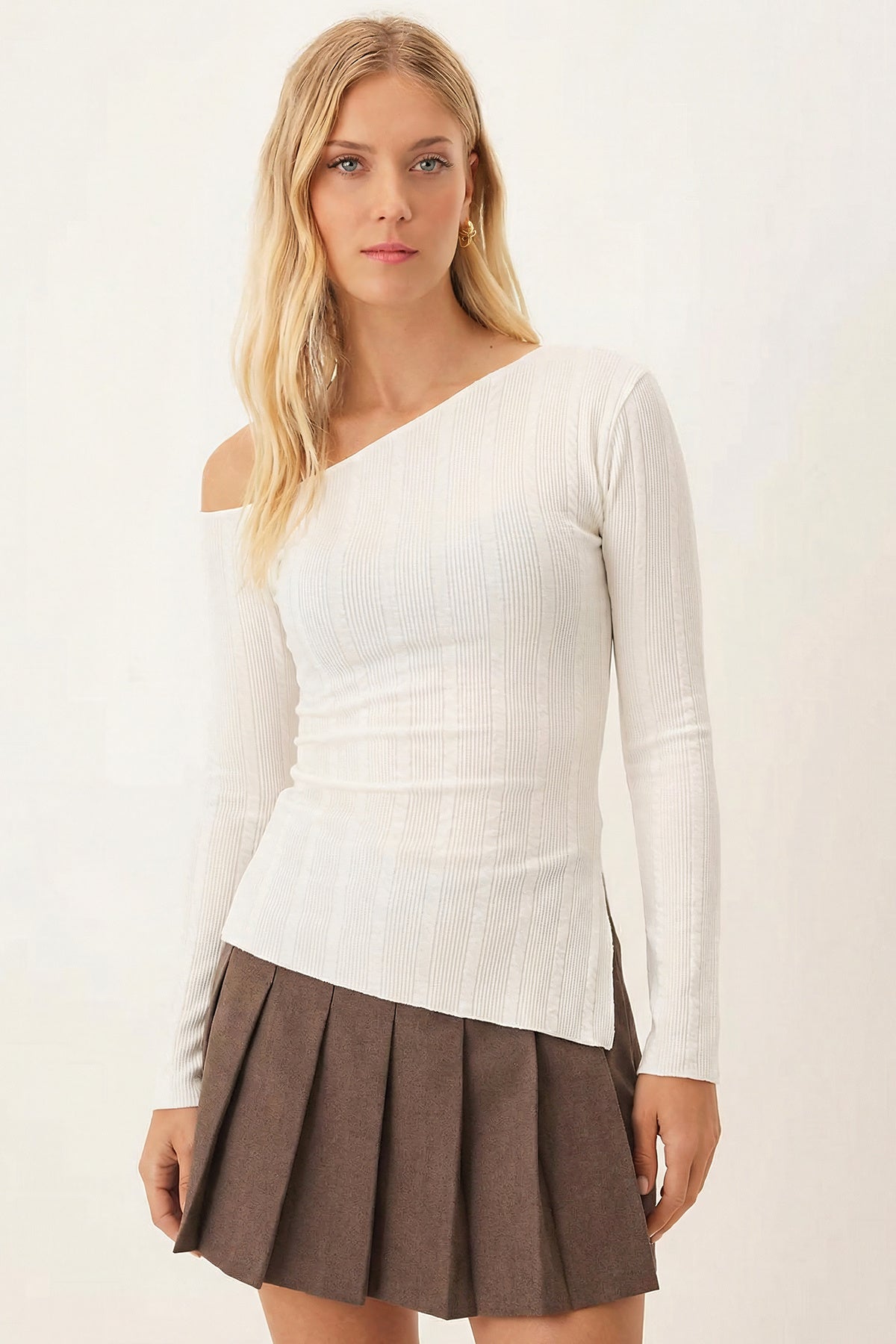 Women's White Asymmetric Collar Side Slit Blouse ARM-26K001066