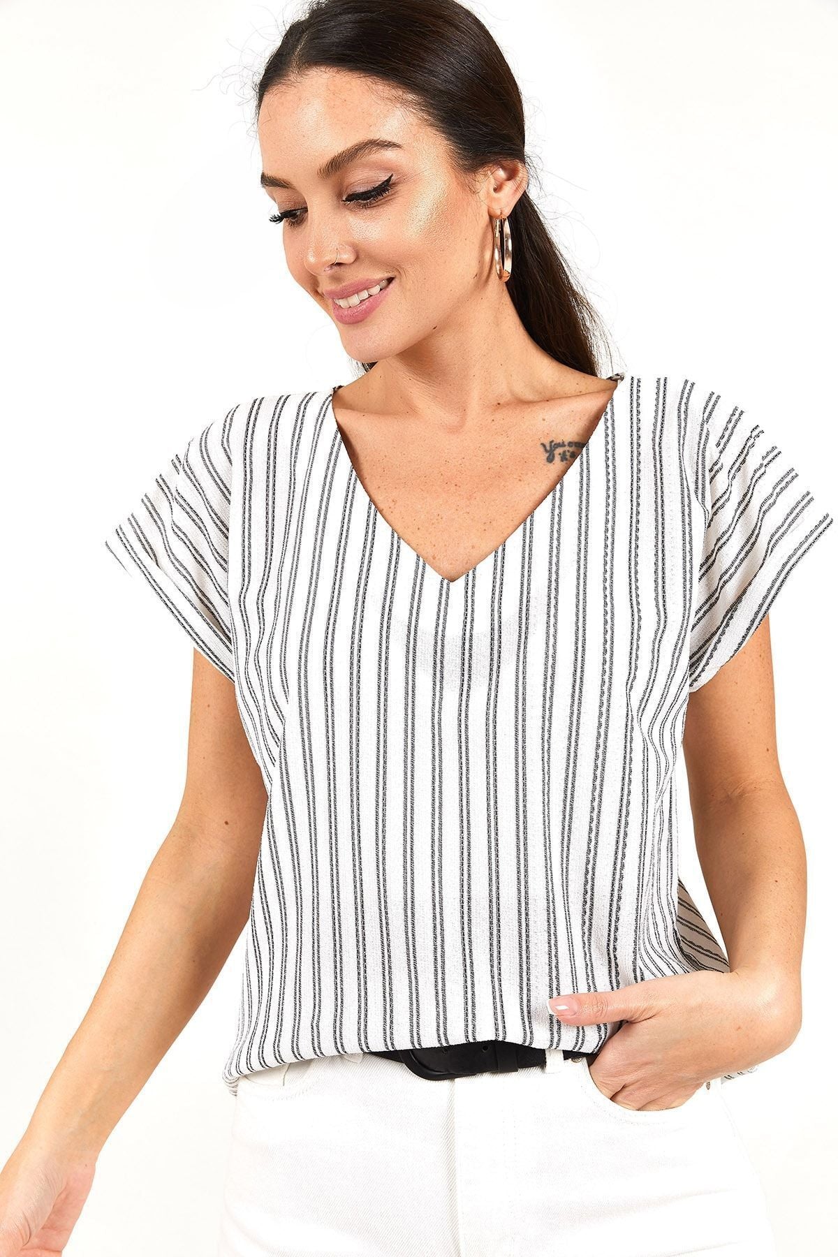 Women's White V-Neck Short Sleeve Blouse ARM-22Y001074