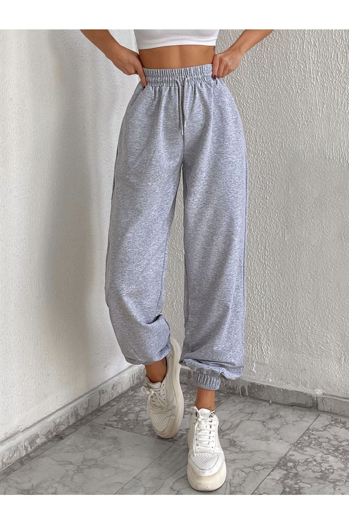 Women's Gray Pocket Sweatpants with Elastic Waist and Legs Arm-22Y024062