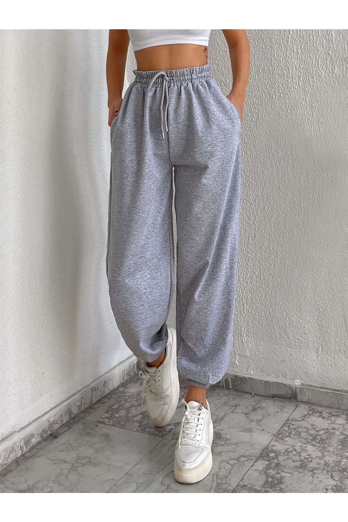 Women's Gray Pocket Sweatpants with Elastic Waist and Legs Arm-22Y024062