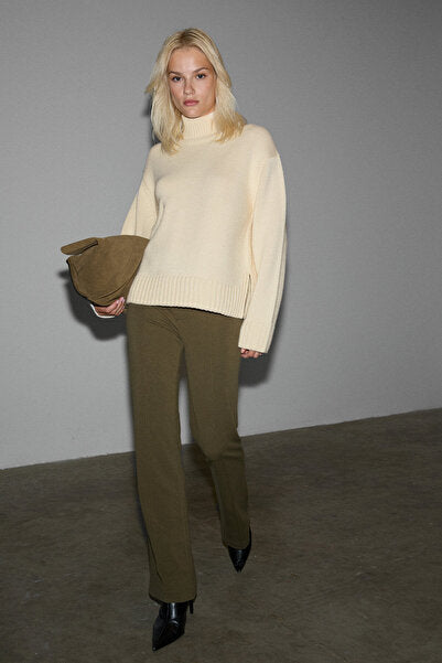 NIRISELLE Women's Stretchy Fabric, Fitted Regular Khaki Trousers with Elastic Waist