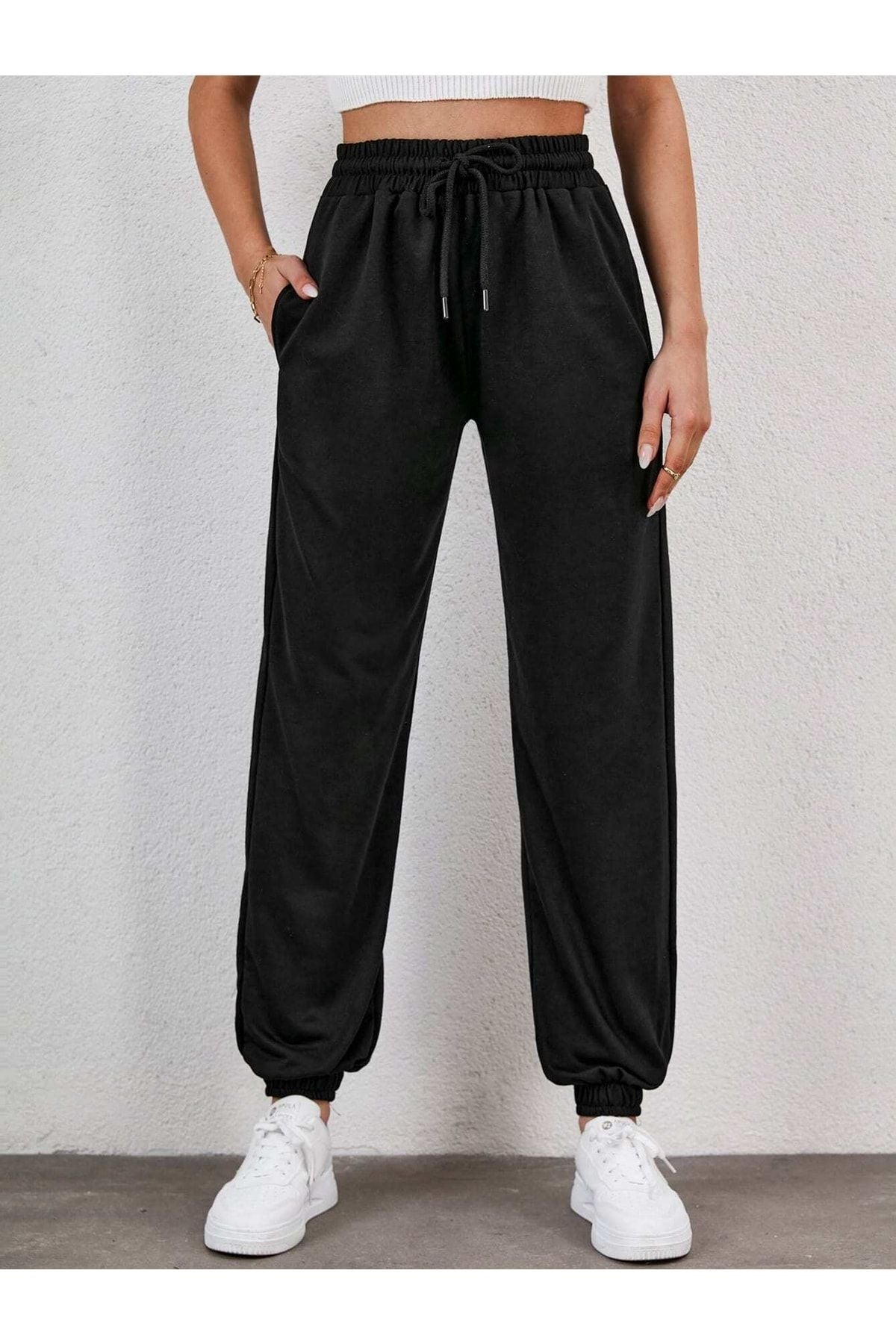 Women's Black Sweatpants with Elastic Waist and Leg Pocket Arm-22Y024062