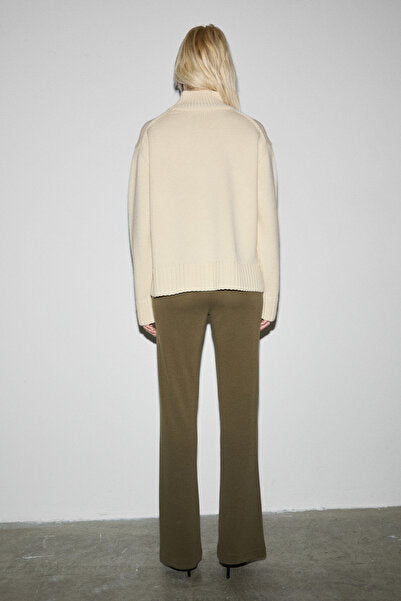 NIRISELLE Women's Stretchy Fabric, Fitted Regular Khaki Trousers with Elastic Waist