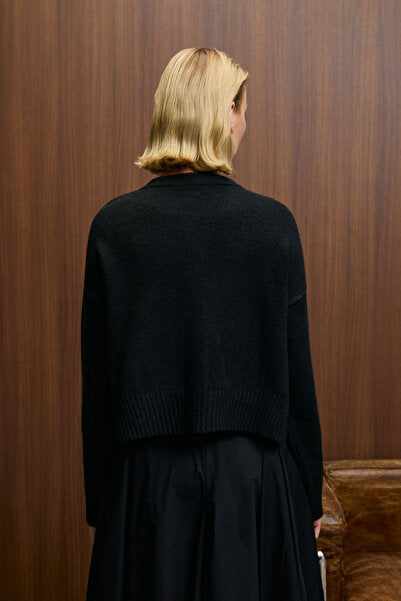 PUREZA Women's Round Collar Long Sleeve Buttoned Soft Textured Regular Fit Knitwear Black Sweater