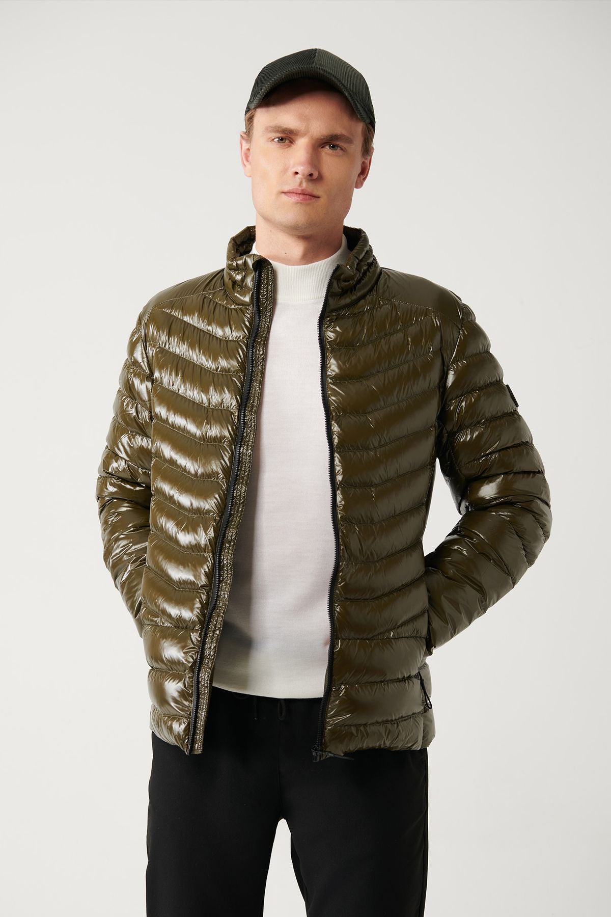 Men's Khaki Goose Feather Water Protector Windproof Fabric vertical collar bright swelling coat B006015