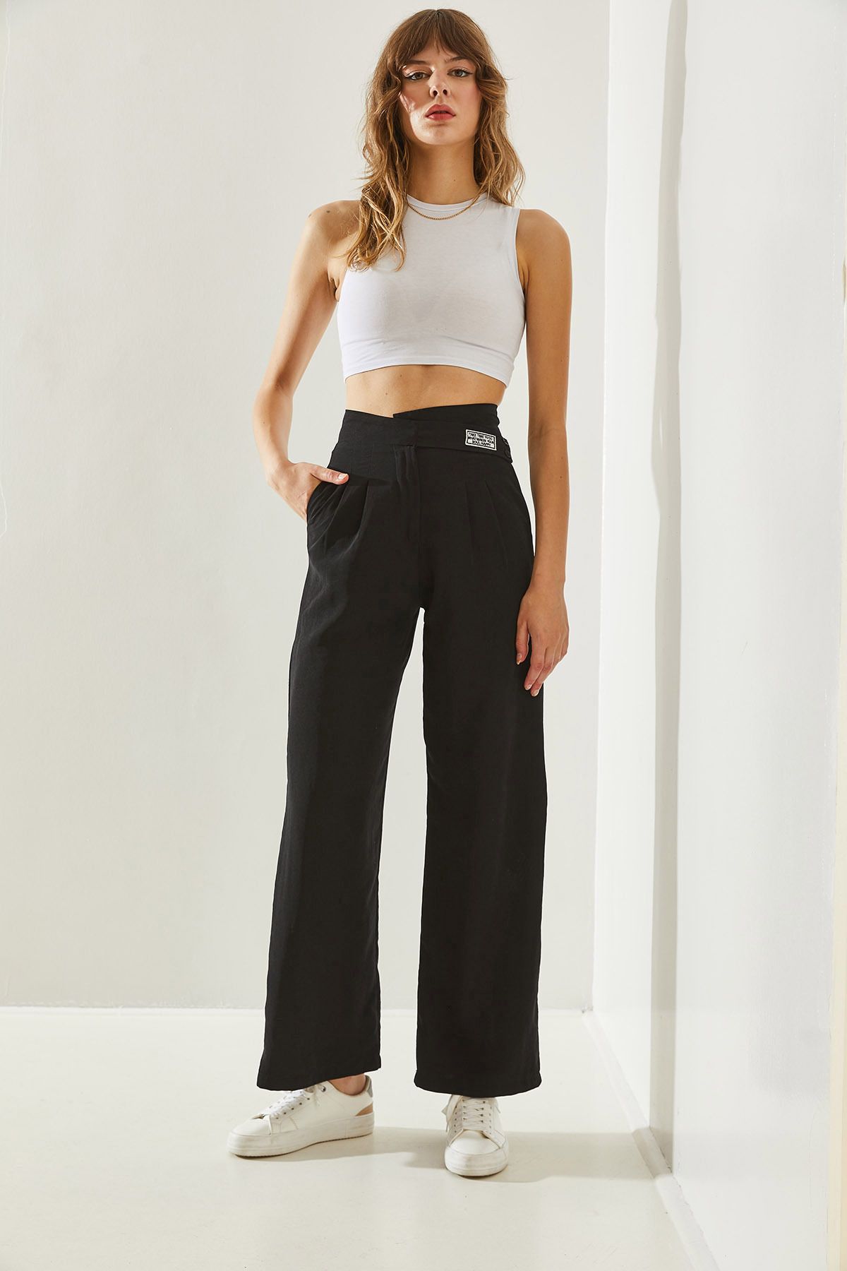 Female asymmetric belt hook pants 60251178
