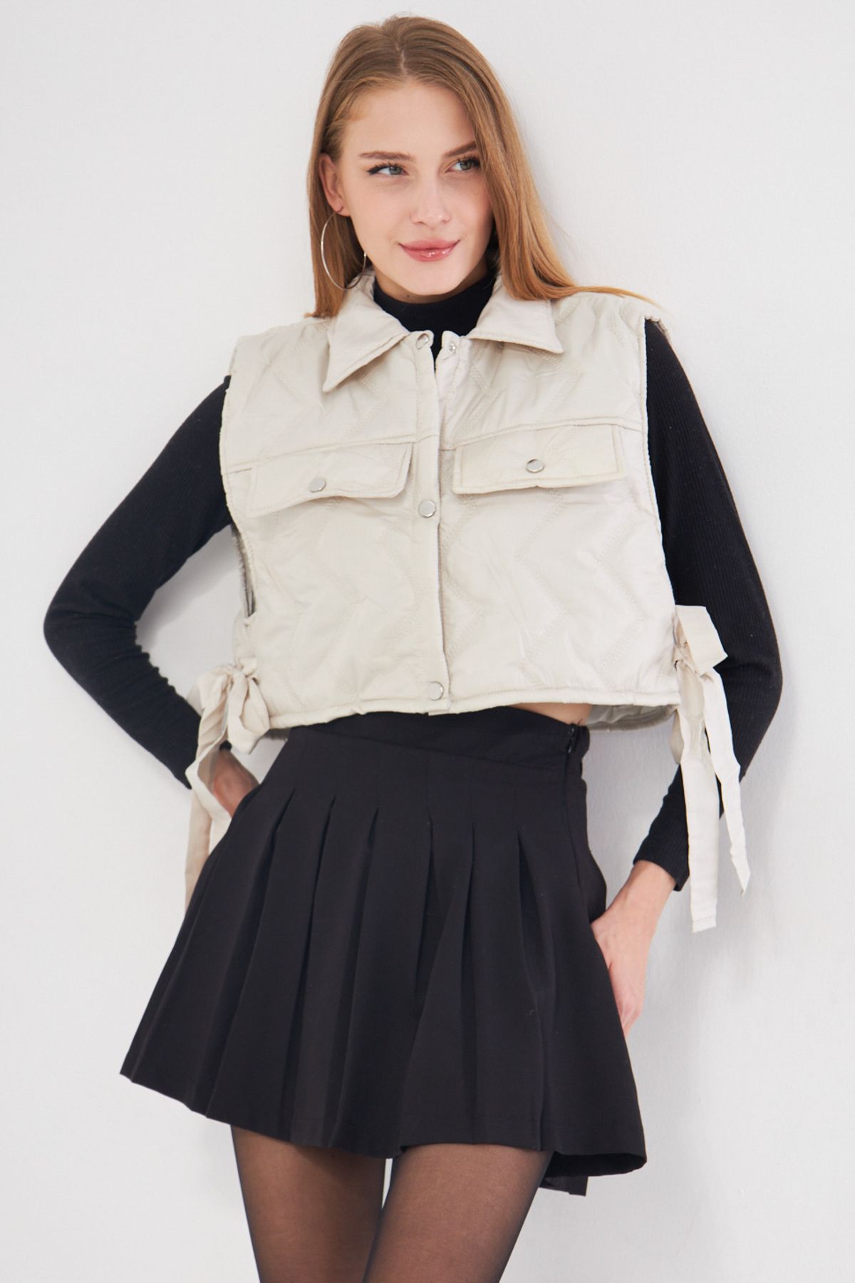 Female Beige Sides Binding Detailed Pocket Crop Vest ARM-25K025007