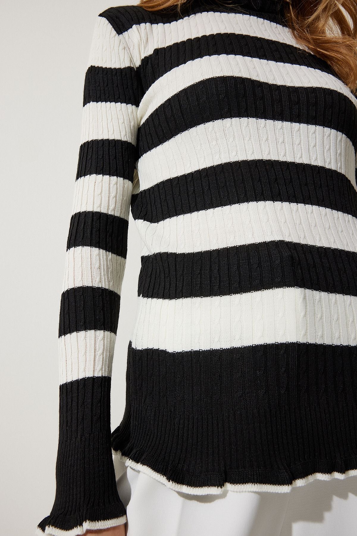 Female Black Ecru Fisherman Yaka Ruffled Triko Sweater DD01269