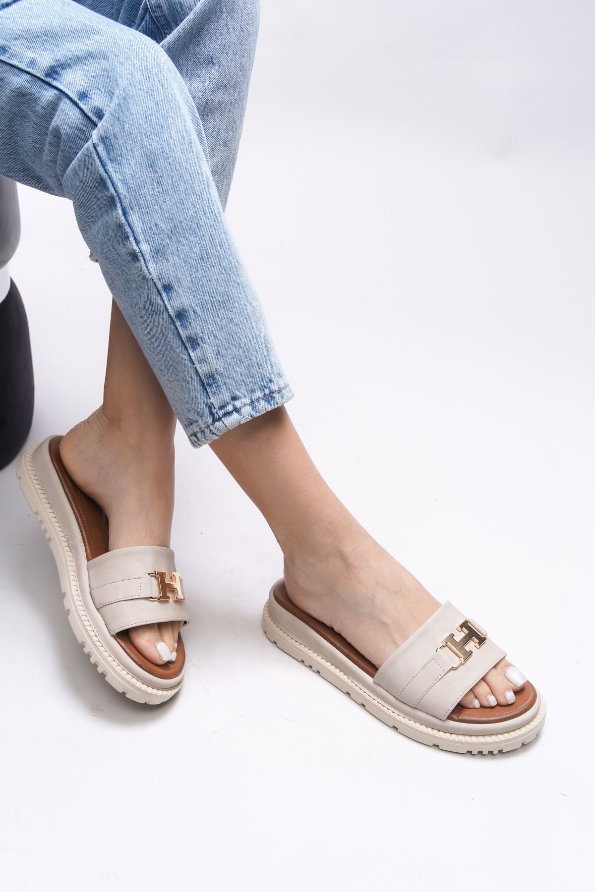Kazigneil Woman Slippers 0012600 Beige