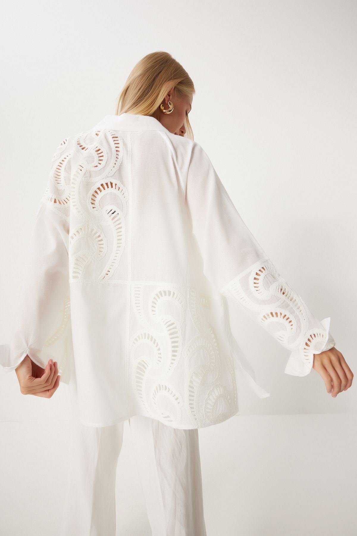 Female Ecru Outlet Lace Embroidered Linen Shirt QS00005