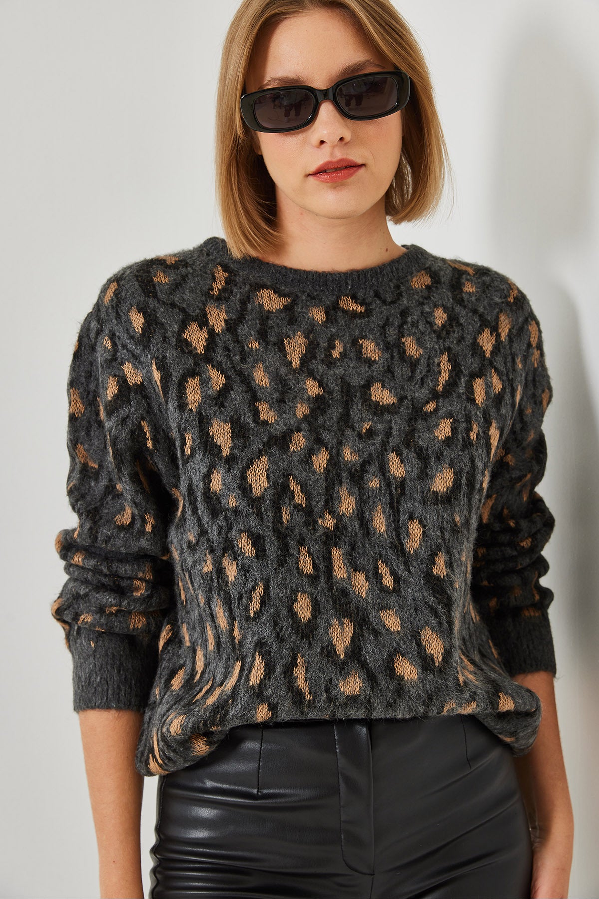 Women's Crew Neck Patterned Knitwear Sweater 241191 60251991