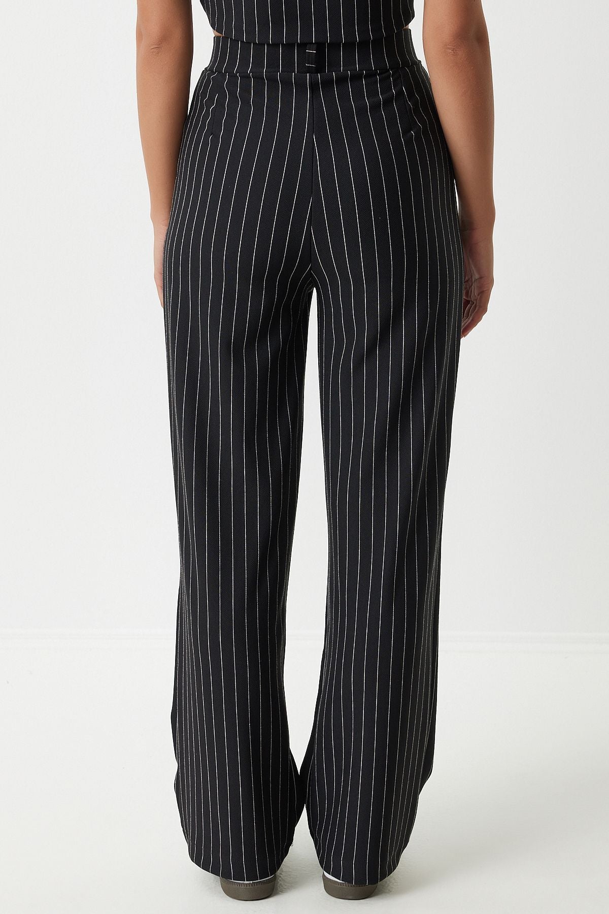 Female black fine striped knitted vest pants set Mc00287