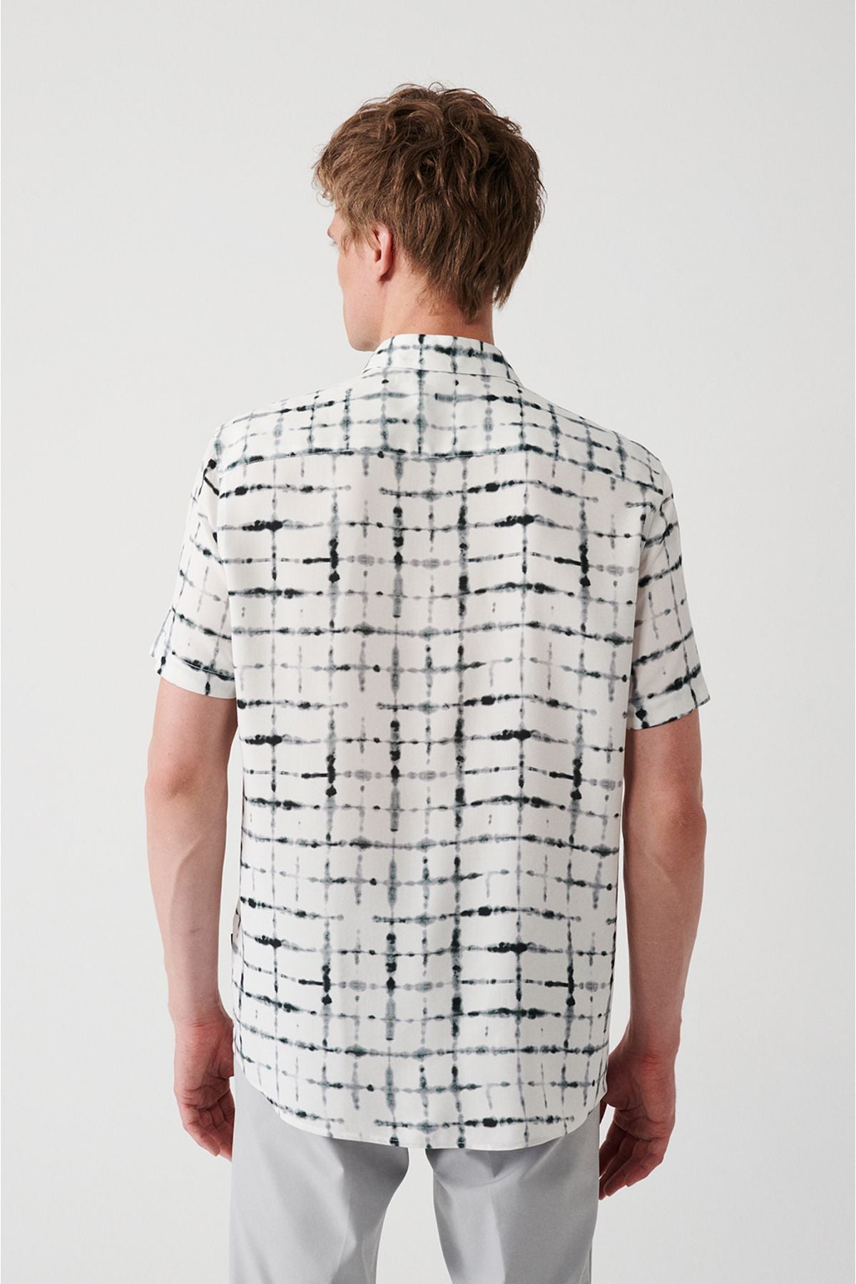 Men's white soft key patterned short sleeve shirt A31y2255