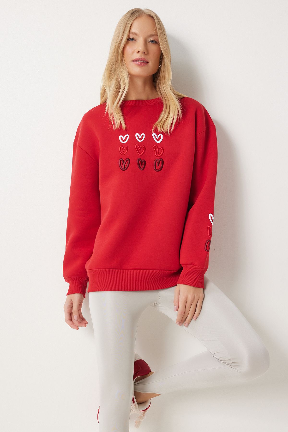 Woman Red Heart Embroidered Sweatshirt OW00004