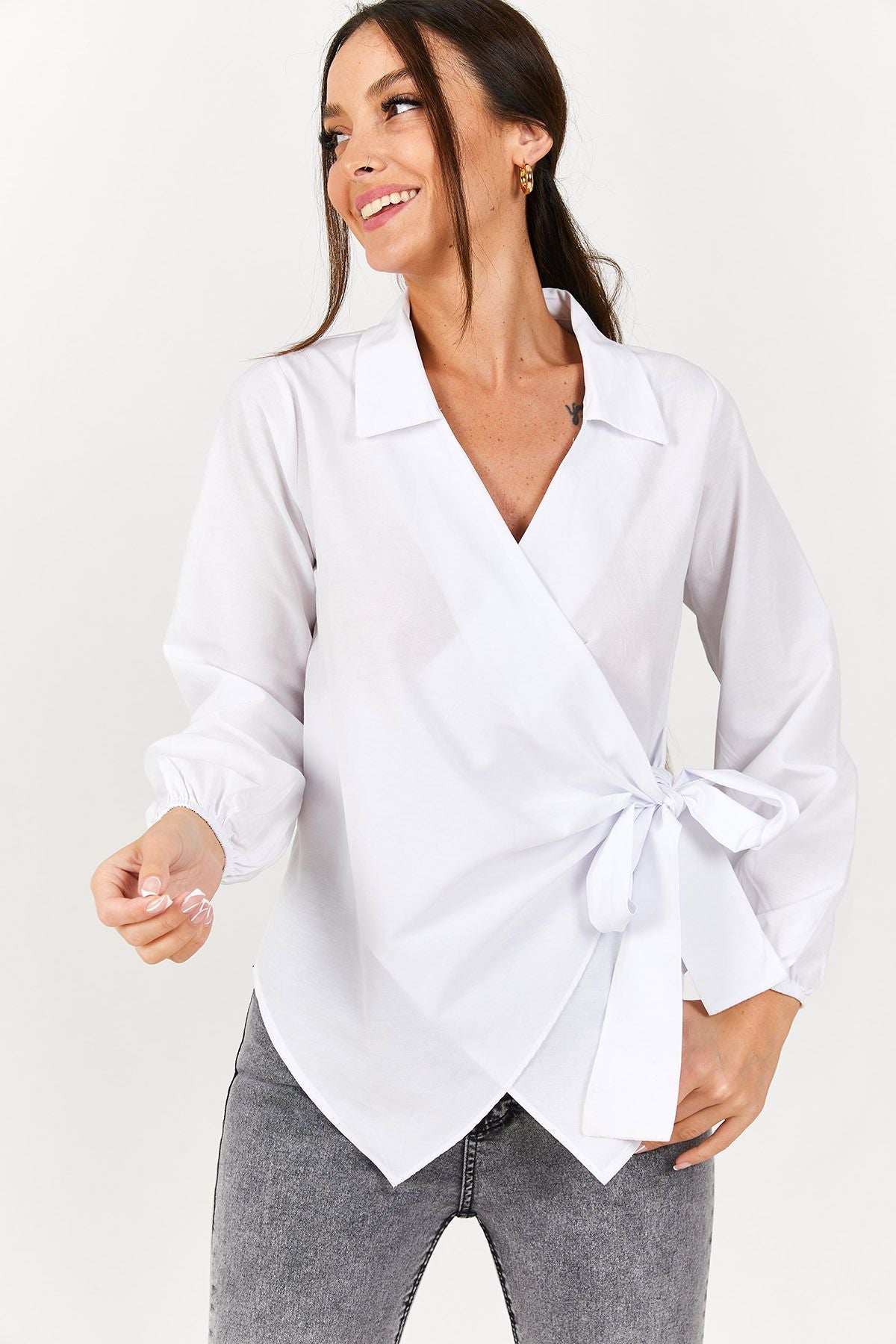 Woman White Collar Cruve Blouse ARM-22Y024025