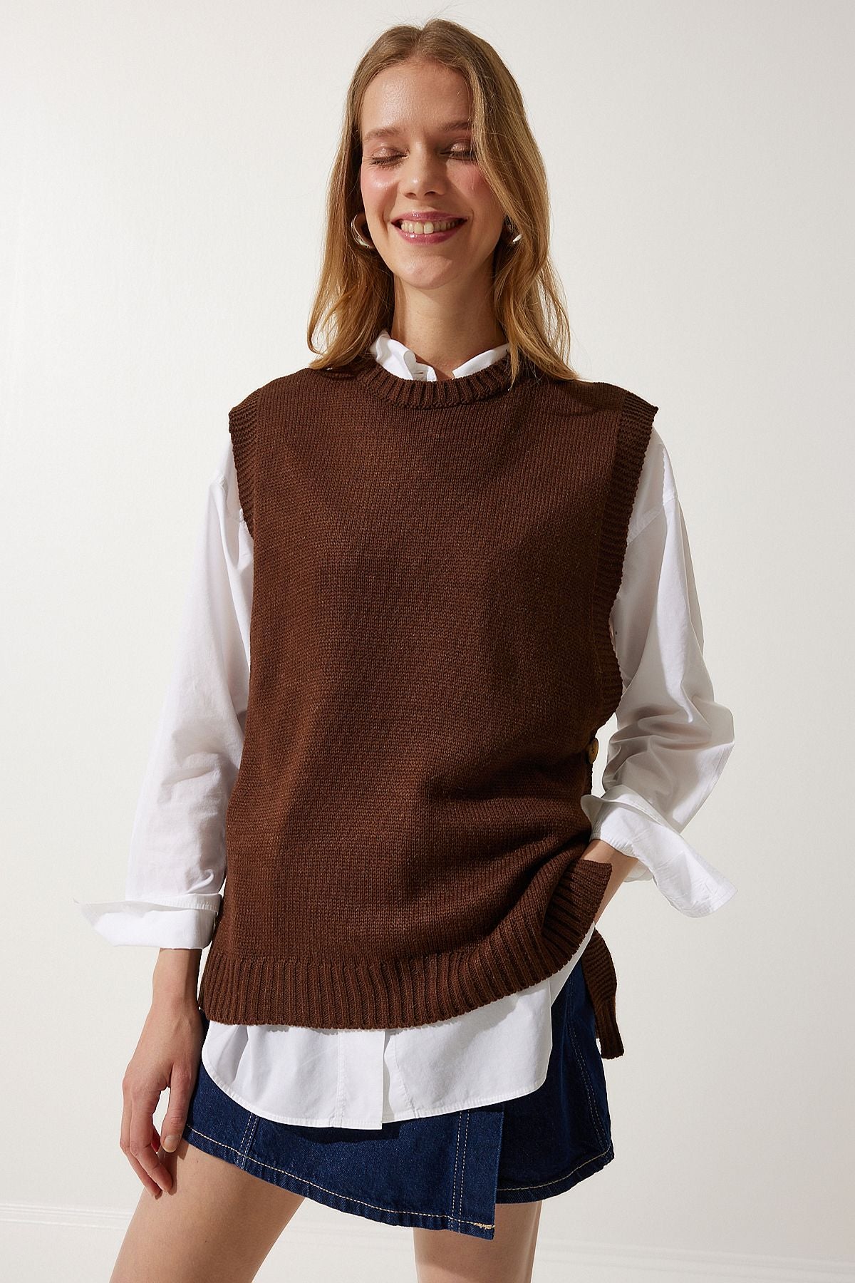 Female brown bike collar button knitwear sweater yg00100