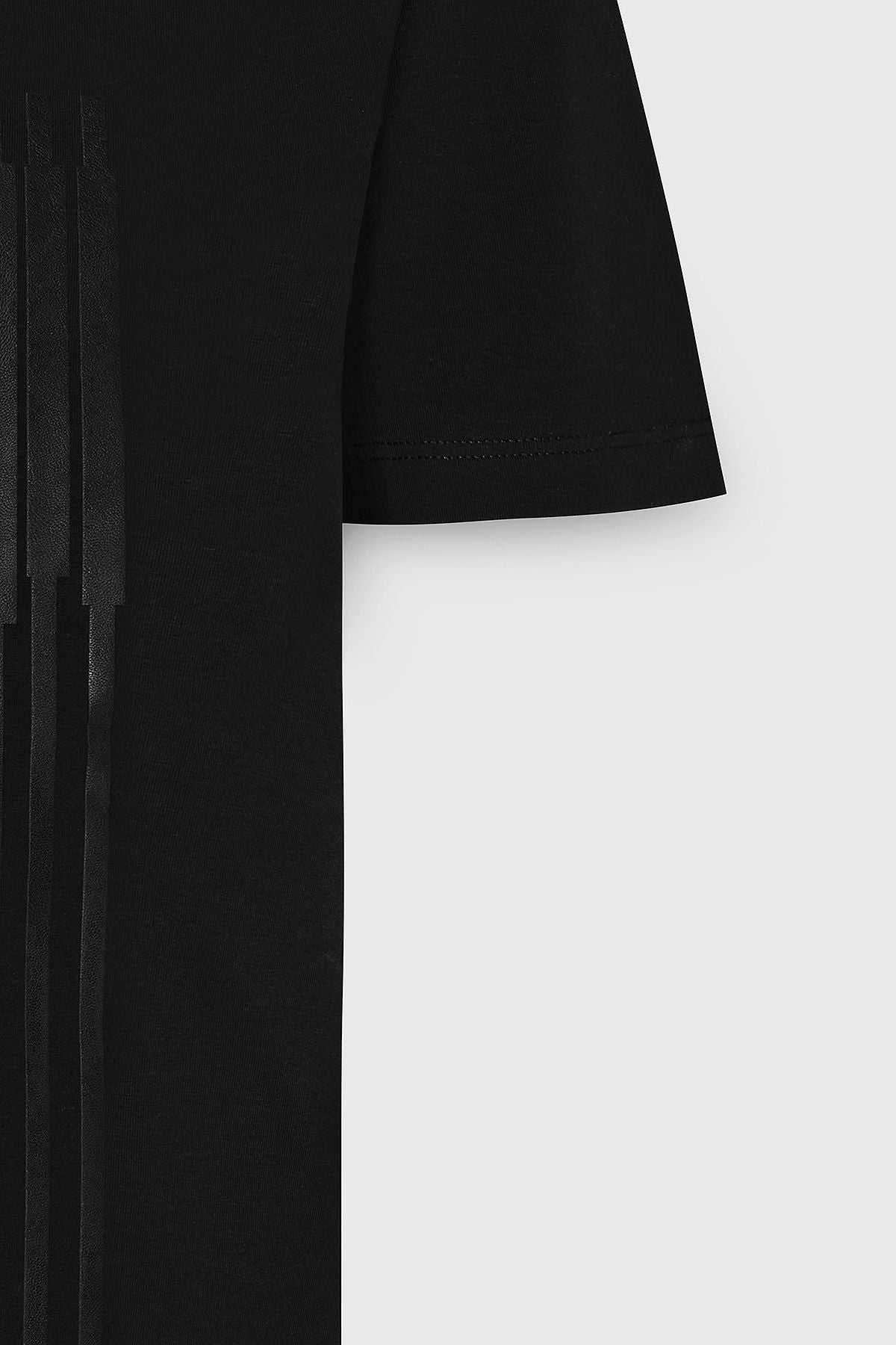 Men's black slim fit narrow cut cotton printed bike collar t -shirt