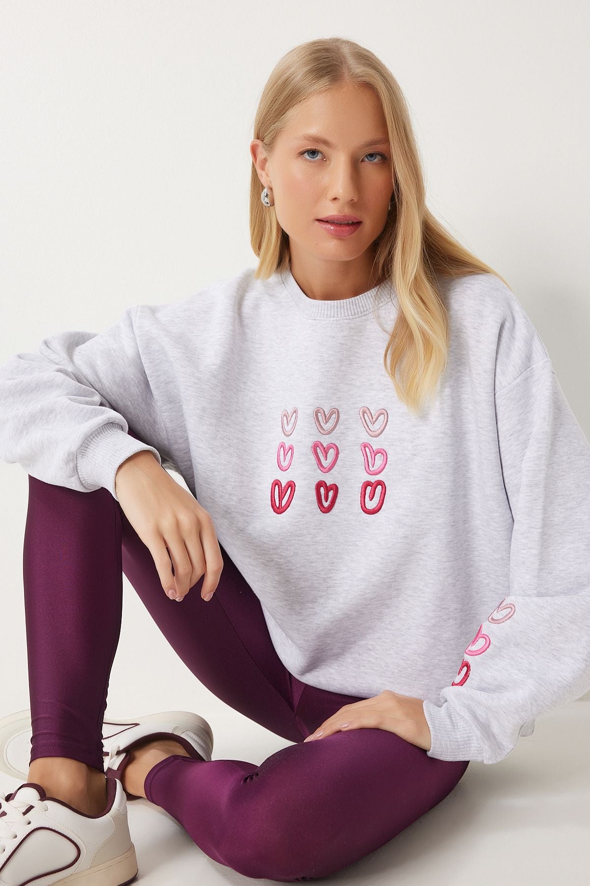 Women's Gray Melanj Heart Embroidery Sweatshirt OW00004