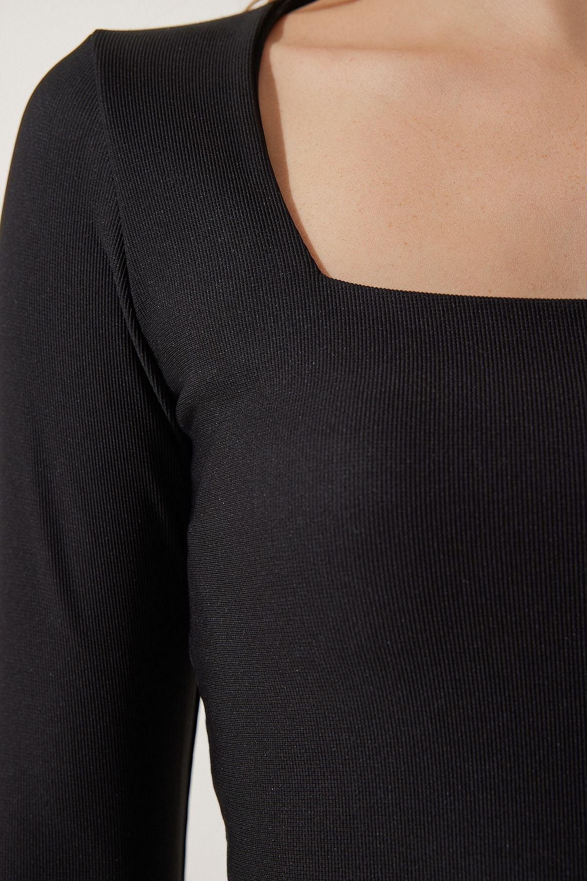 Female Black Square Collar Crop knitted blouse AN00176