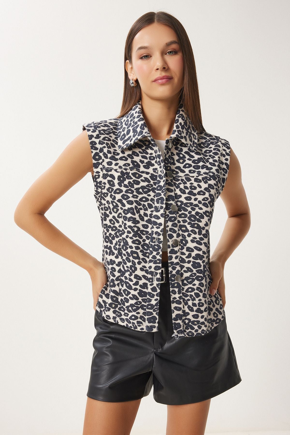Female Ecru Black Leopard Patterned Shirt collar denim vest FN03418