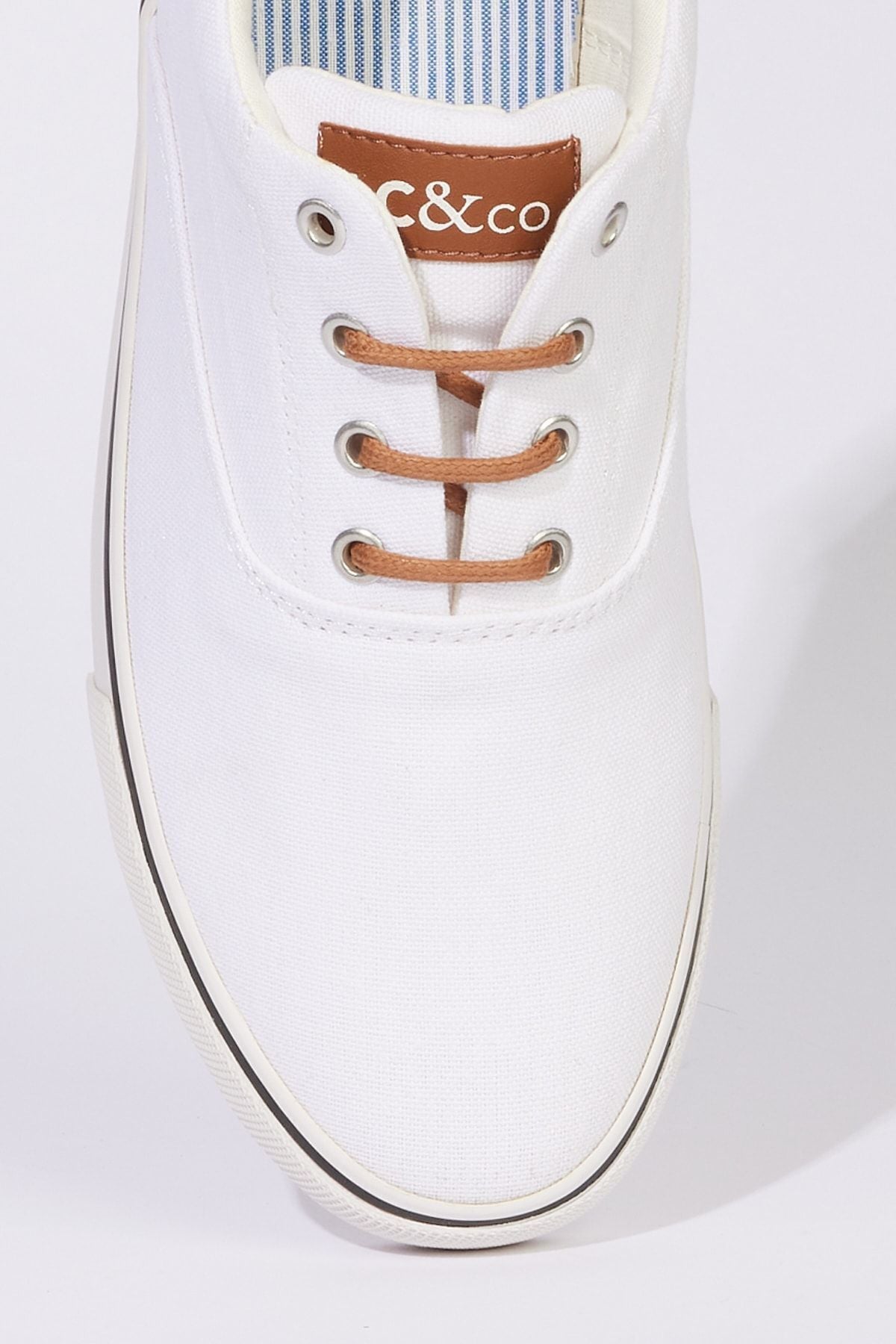 Men's white sneaker shoes