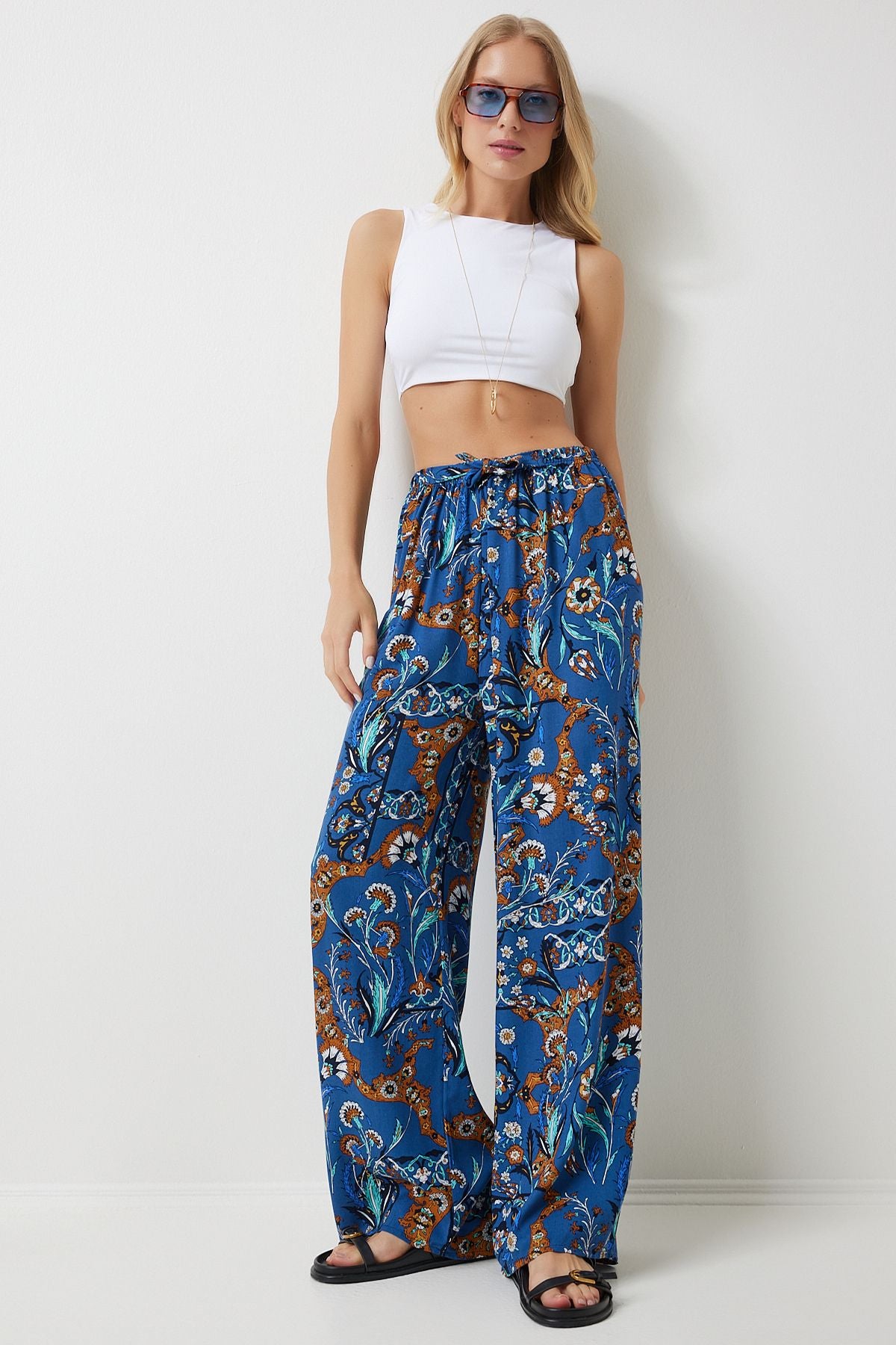 Woman Blue Tile Patterned Visakon Palazzo Pants EN00606