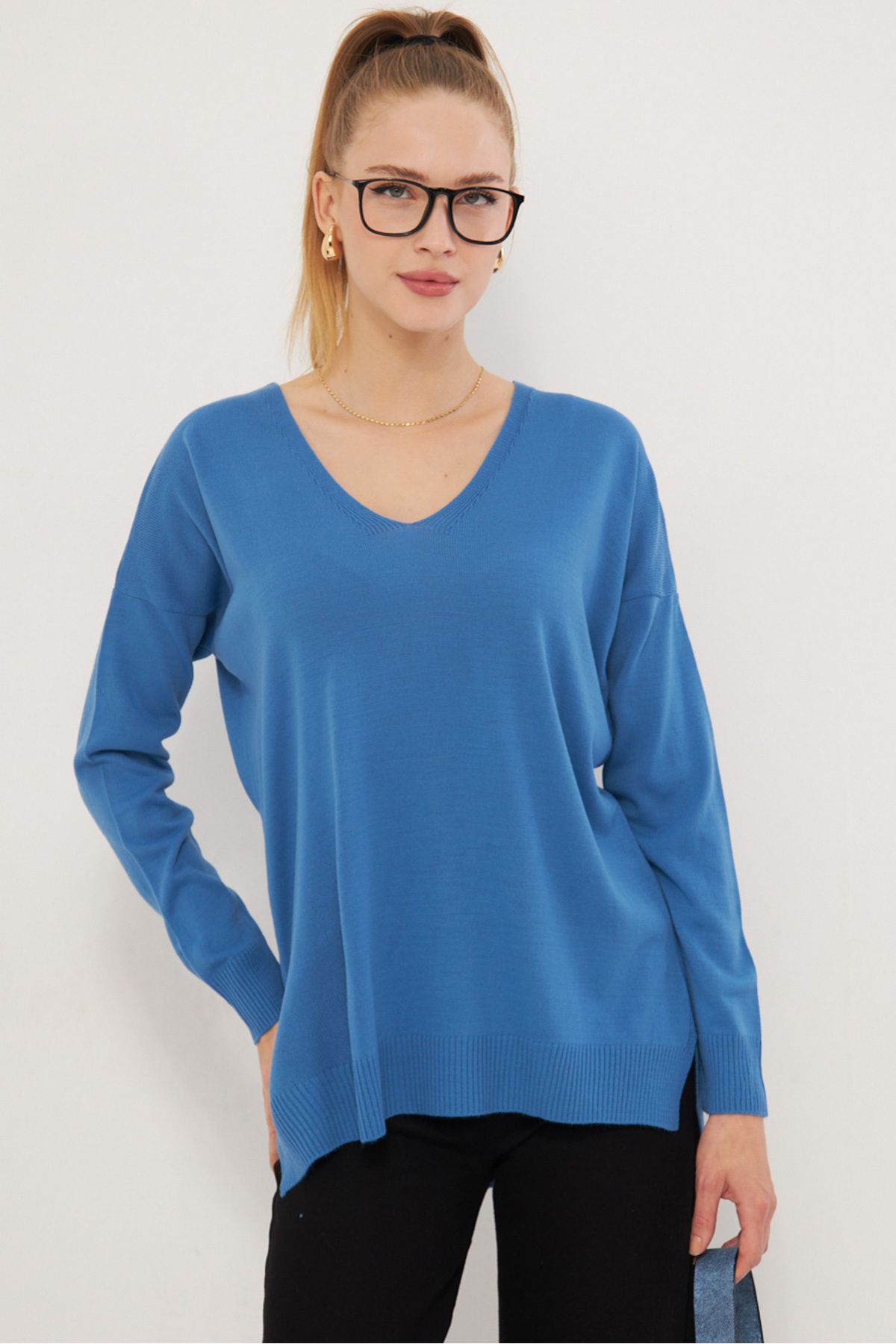 Women's Blue V-Neck front short back long knitwear sweater ARM-22Y012013