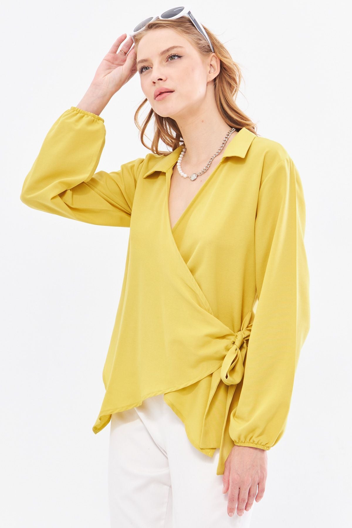 Female Fat Green Collar Cruve Blouse ARM-22Y024025