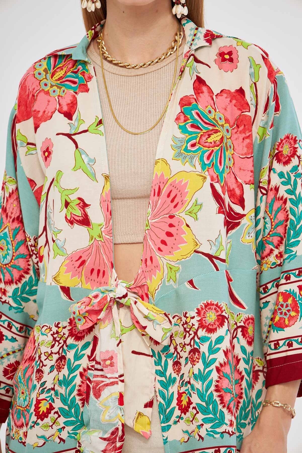 Female Bordeaux Patterned front-binding kimono shirt ARM-24Y001080