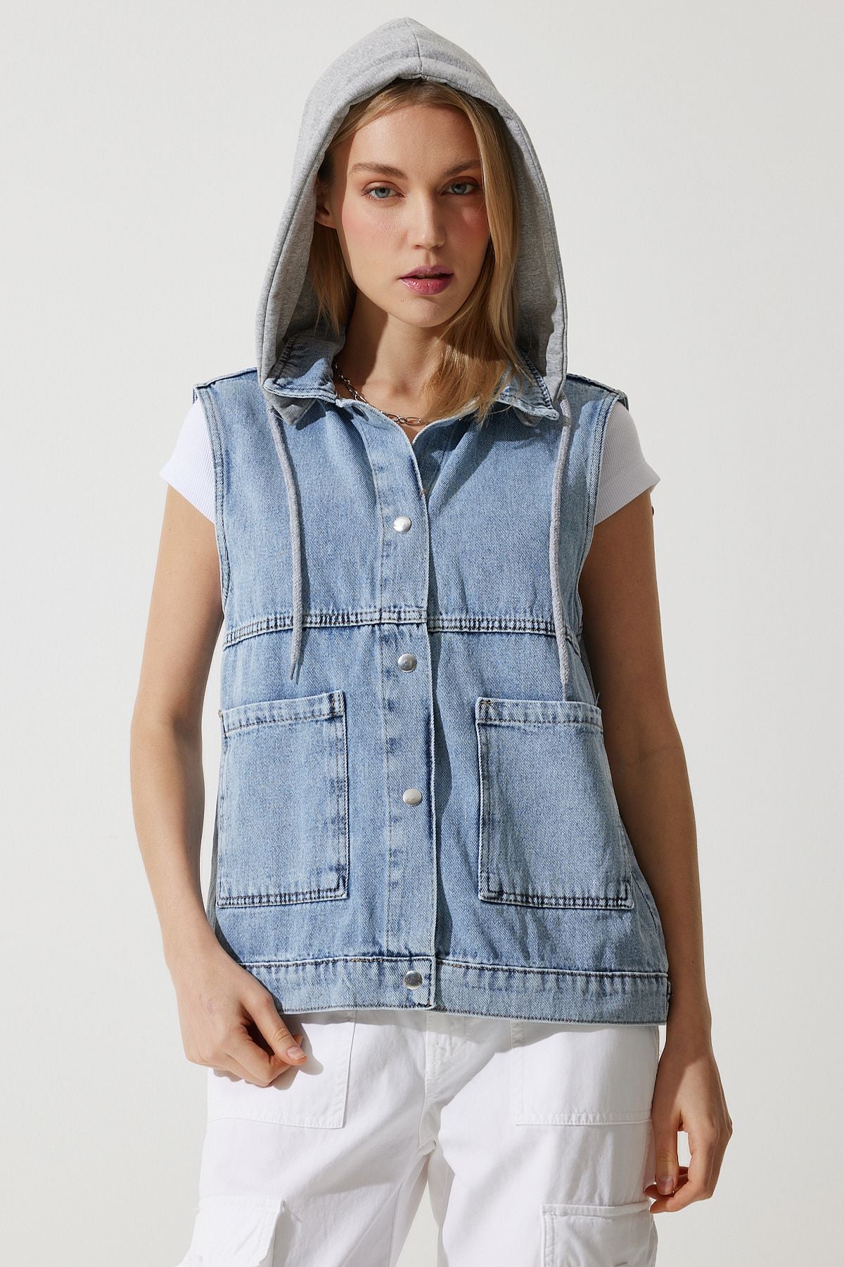 Women's Medium Blue Hooded Denim Vest with Wide Pocket RV00189