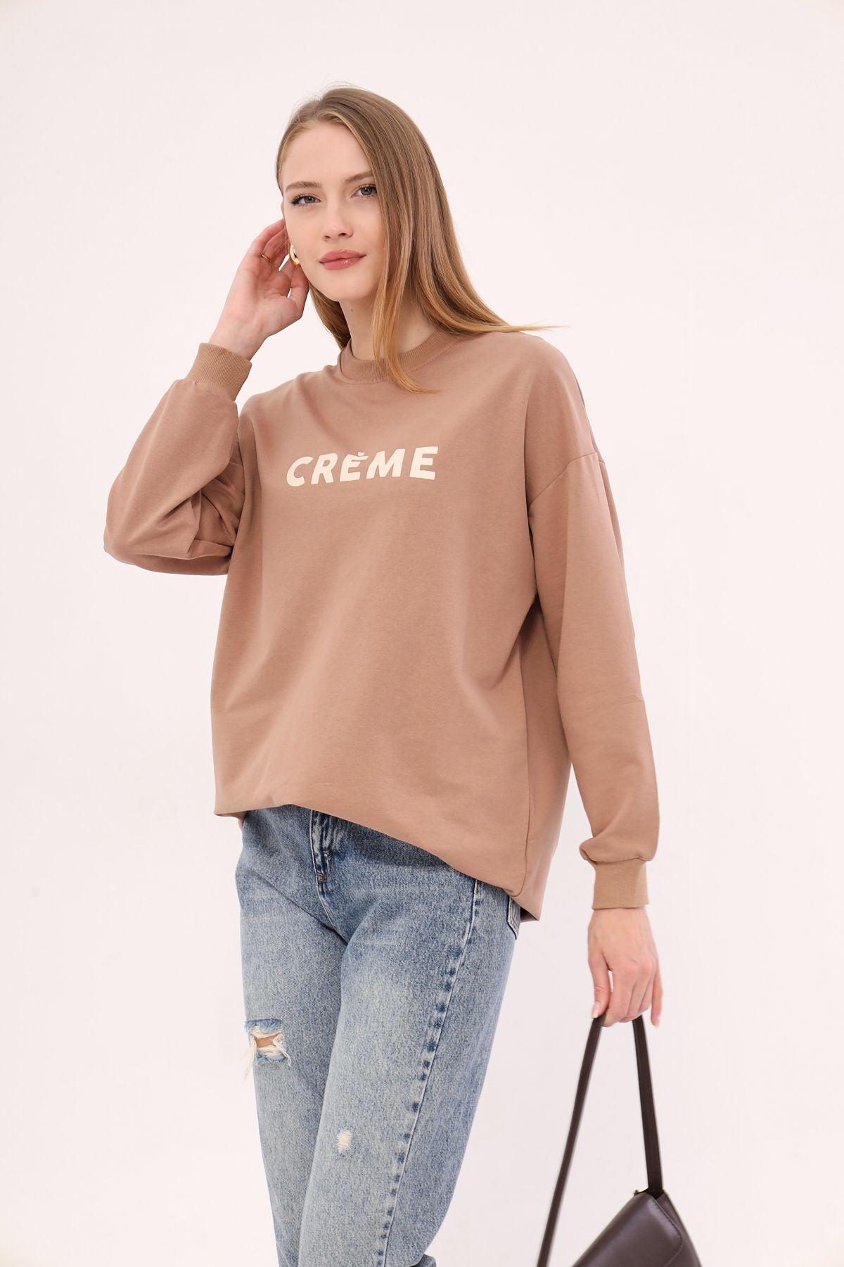 Female mink bike in front of the collar written Tunic Sweatshirt ARM-25K001029
