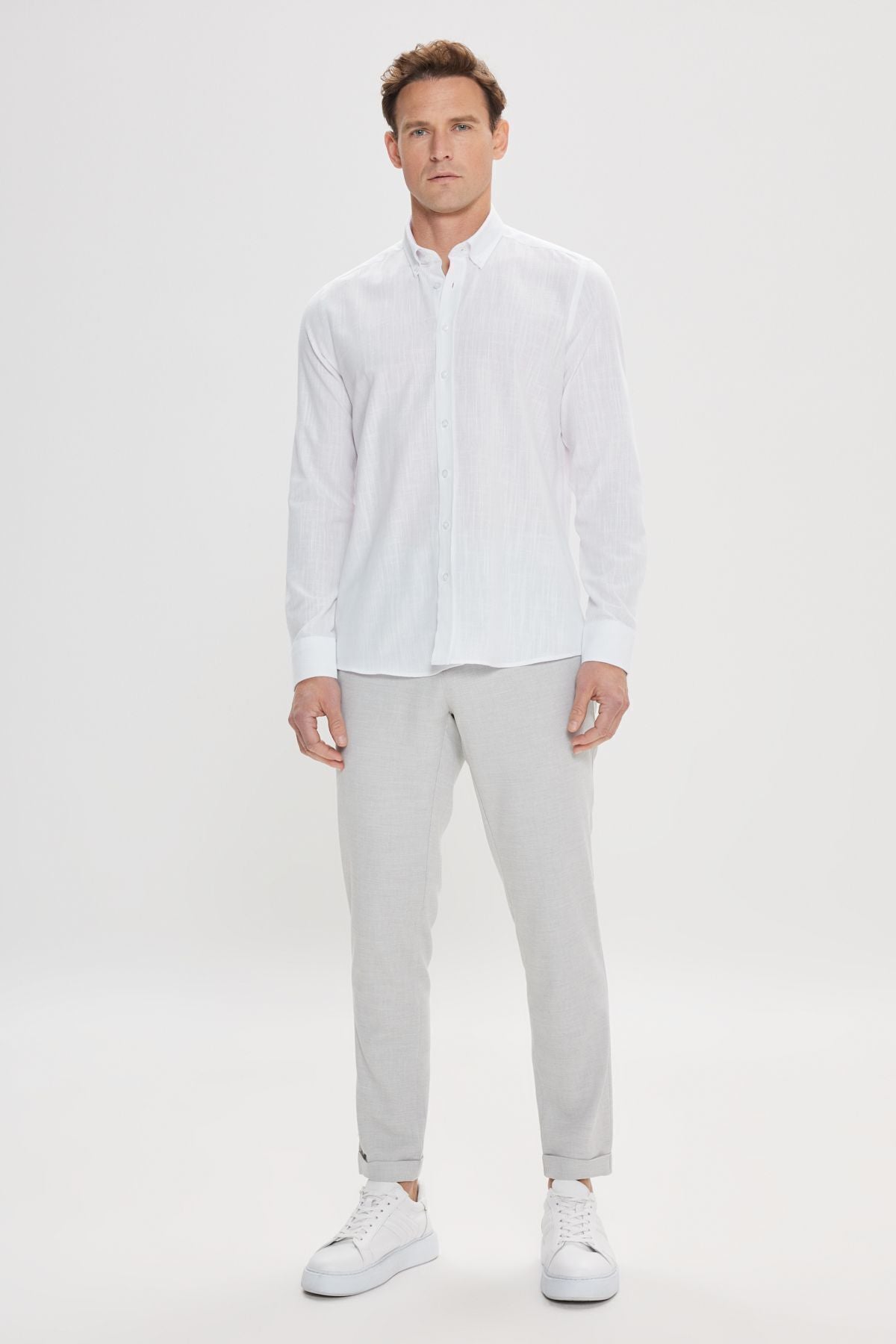 Men's white 100 %cotton breathing fabric pennant Oxford slim fit button collar shirt