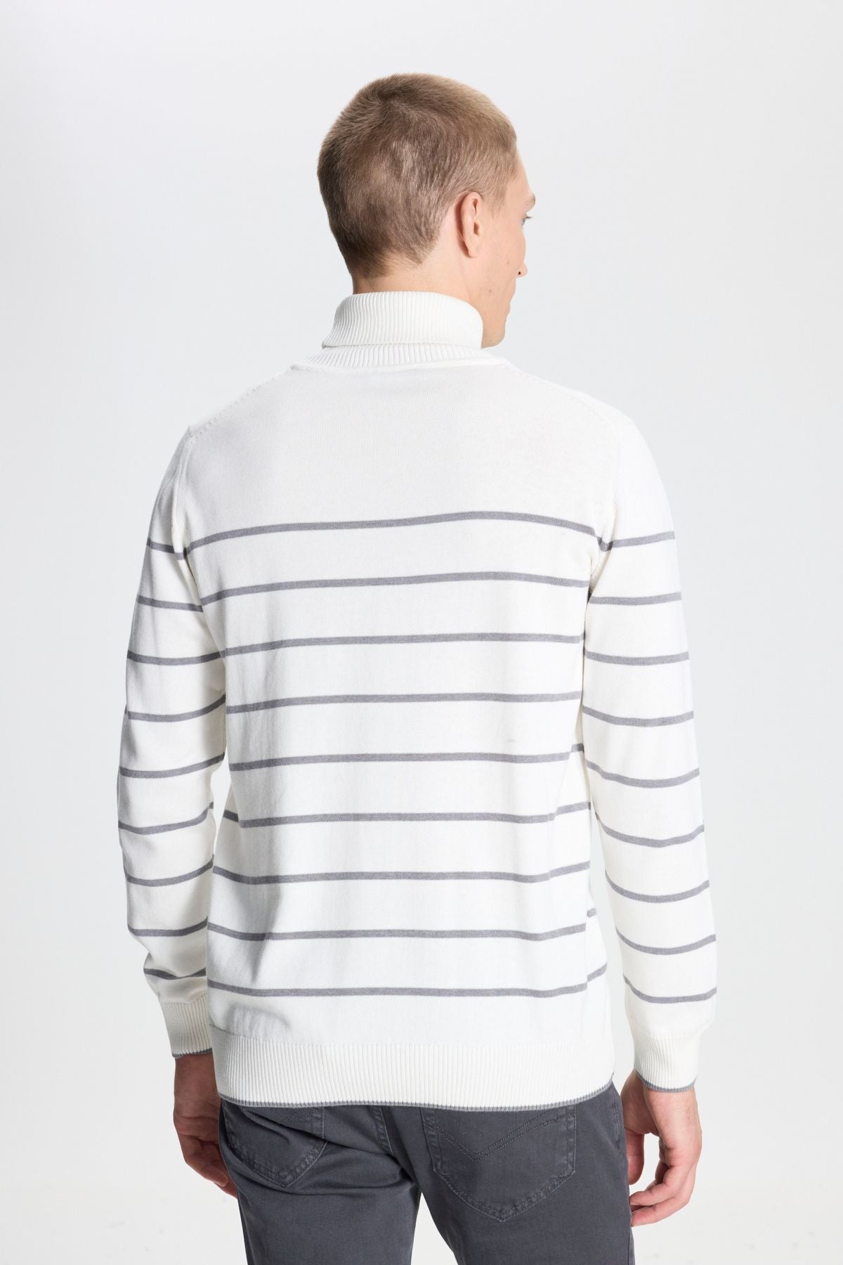 Men's ecru-yaka line detailed knitwear