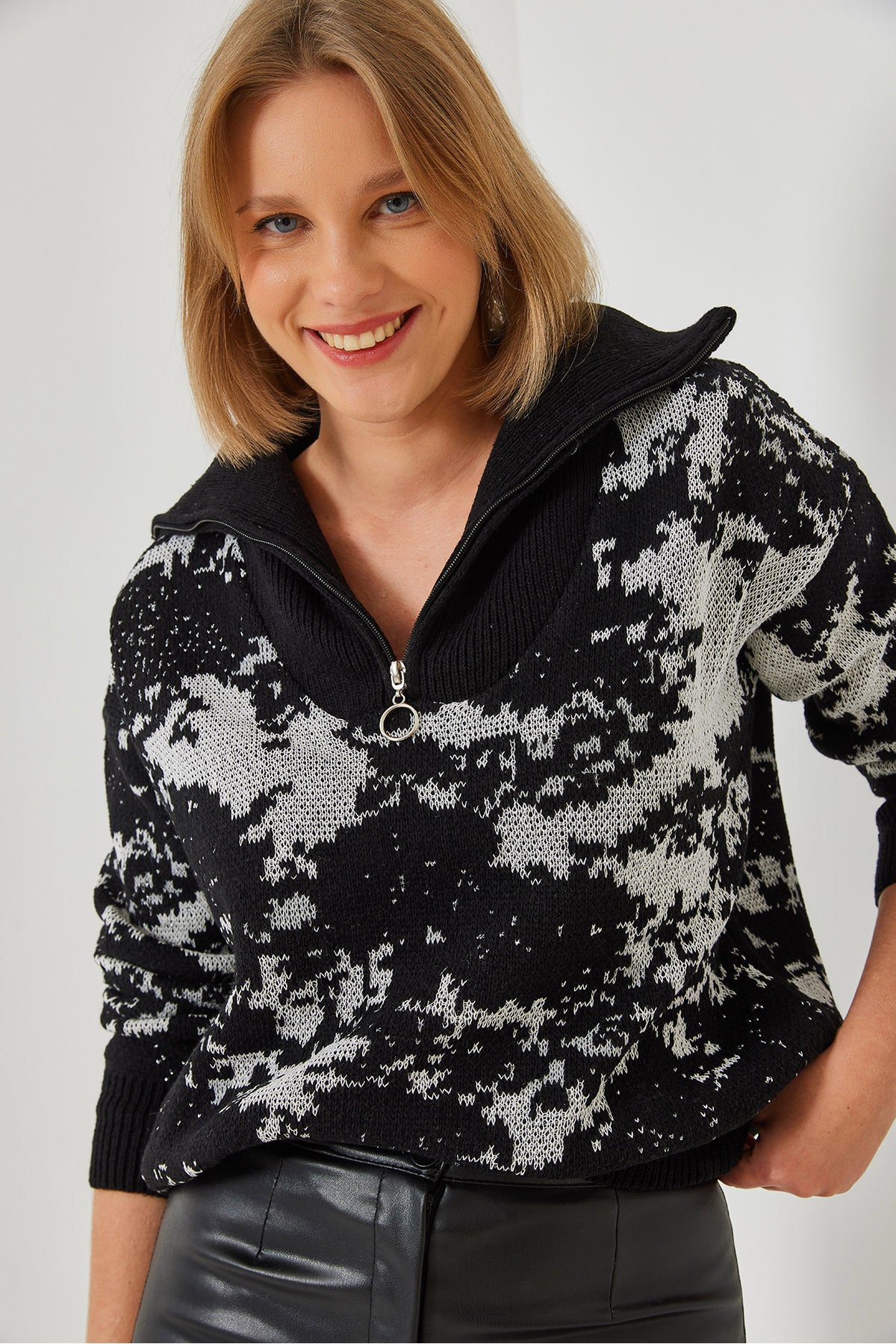 Women's Zippered Knitwear Sweater 20246201