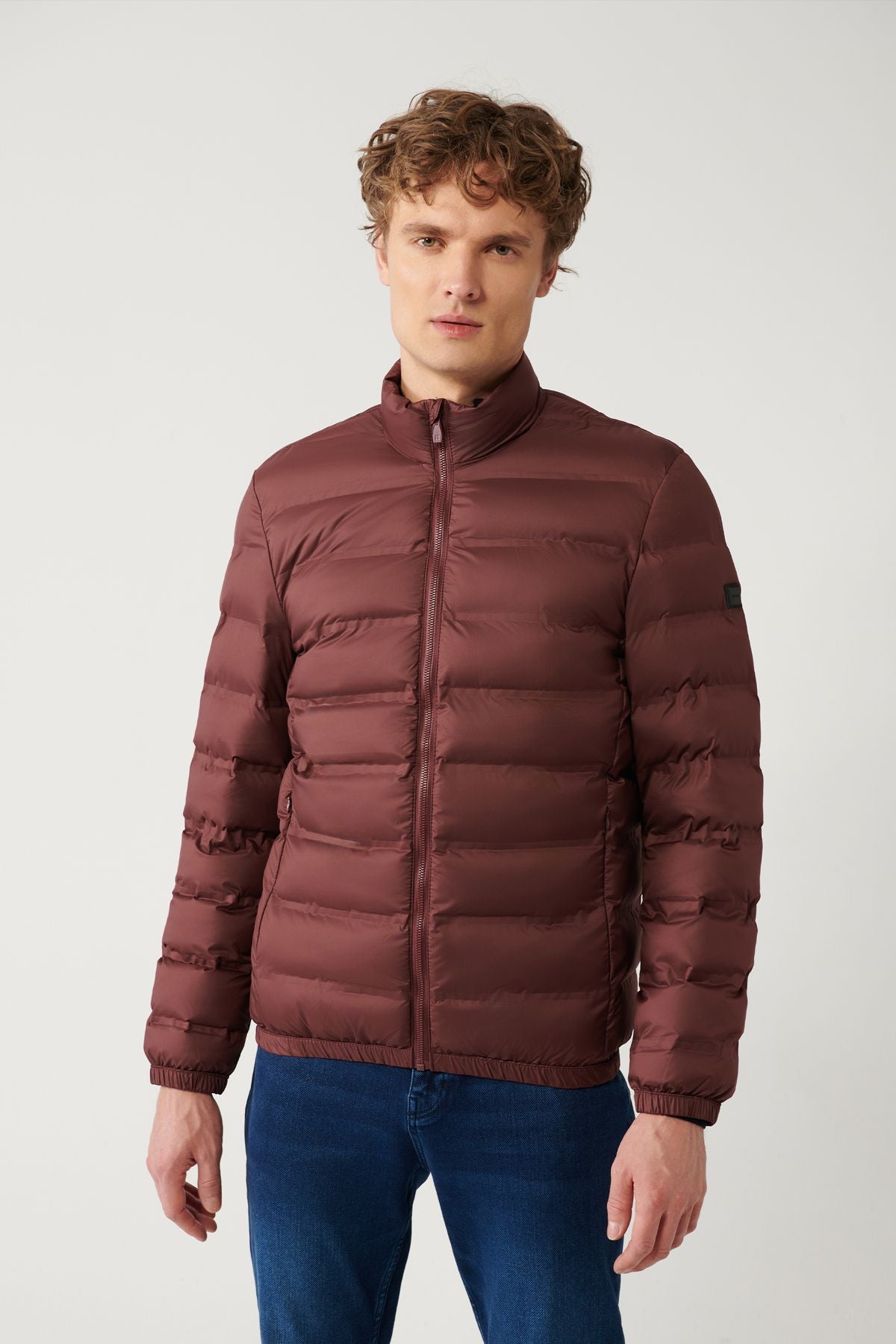 Men's burgundy upright collar water repulsive windproof light swelling coat E006019