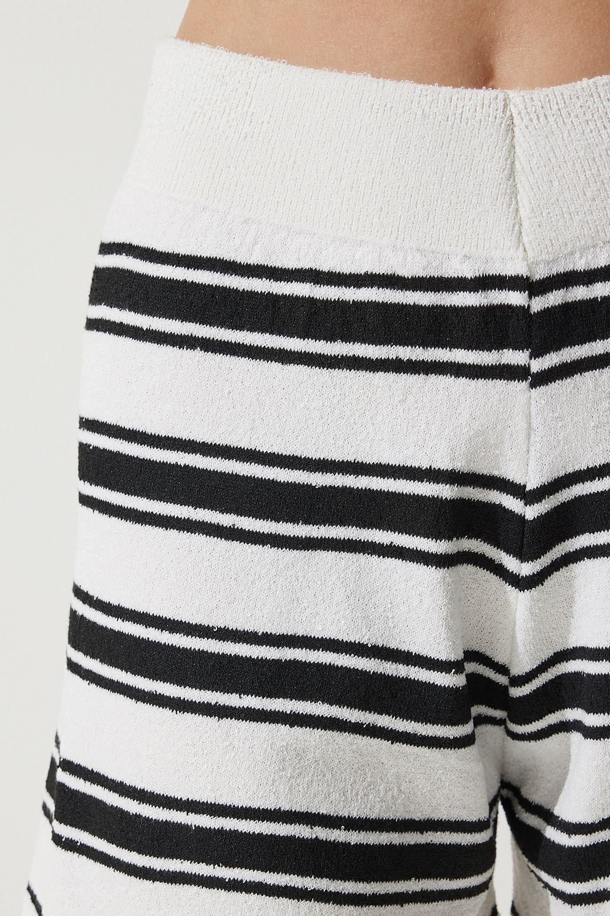 Women's White Striped Towel Tshirt Short Team YY00210