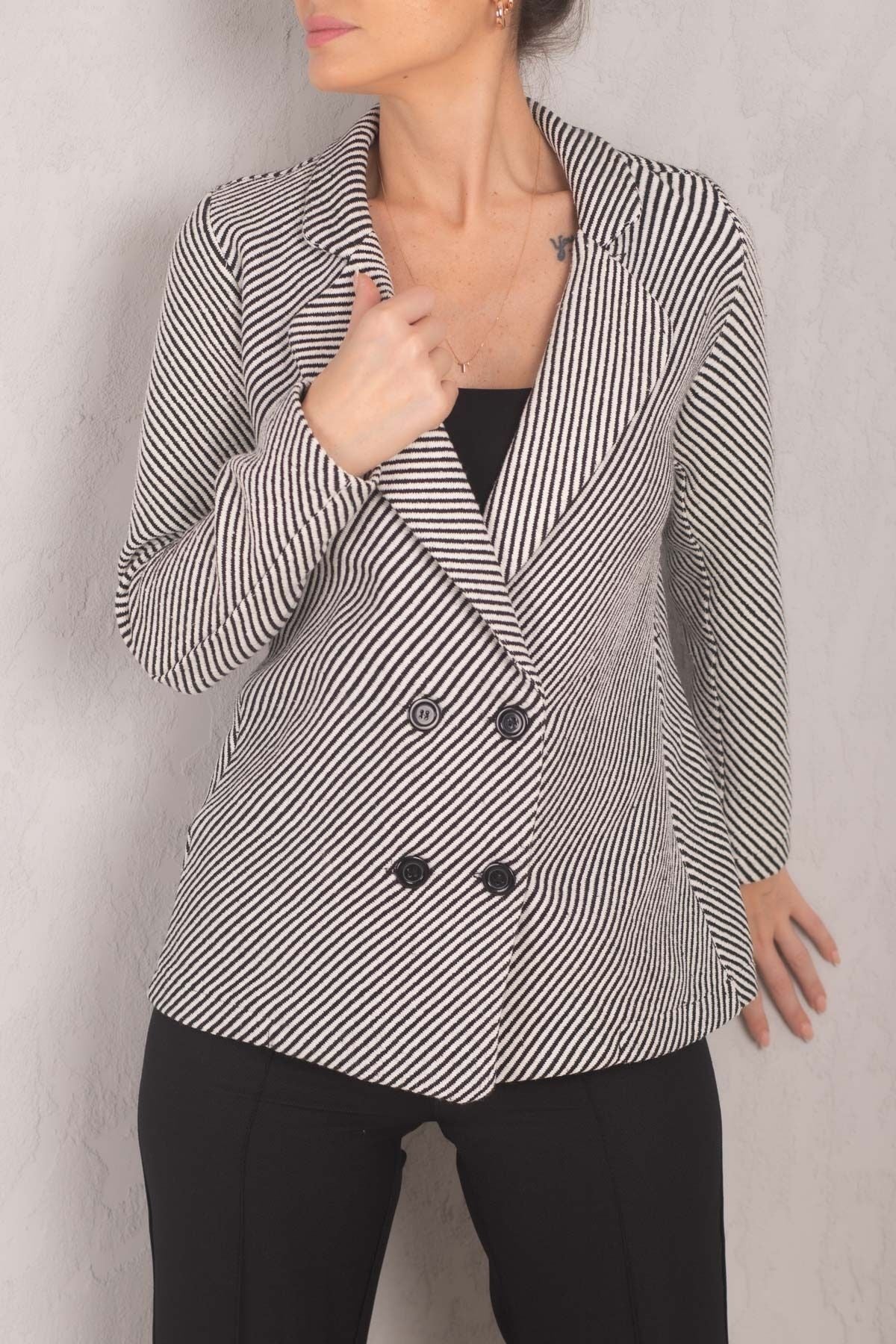 Four button with black-and-white line patterned stamp jacket ARM-24K001037