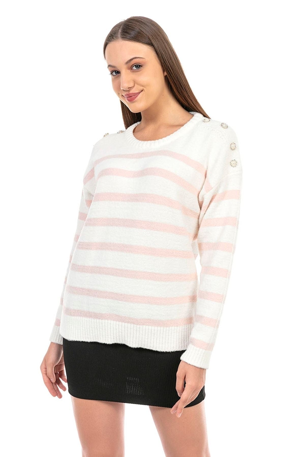 Female shoulder -to -standing knitwear sweater