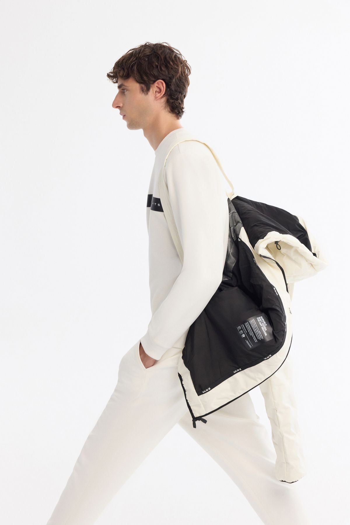 Men's white hooded water -driven windproof transport hanger Mont A42y6041