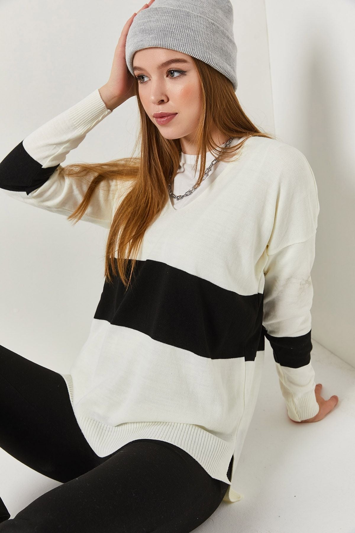 WOMEN ECRU V YAKA Two-Color front Short Back Long Knitwear Sweater Arm-25k012014