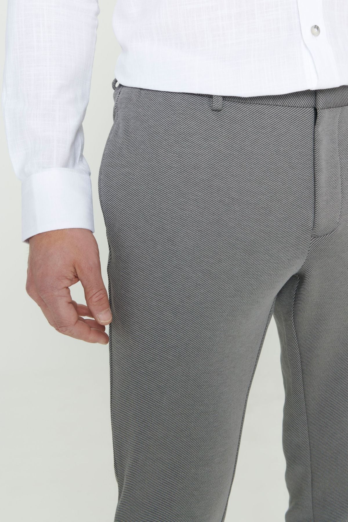 Men's gray 360 degree stretching in the direction of the slim fit narrow cut knitting pants