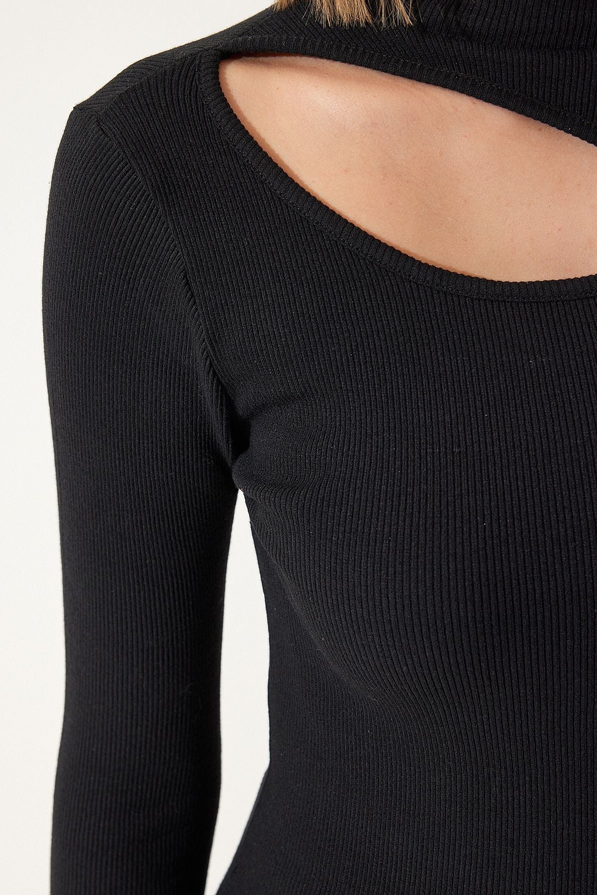 Woman Black Cut Out Detailed Wick Knitting Blouse GT00065