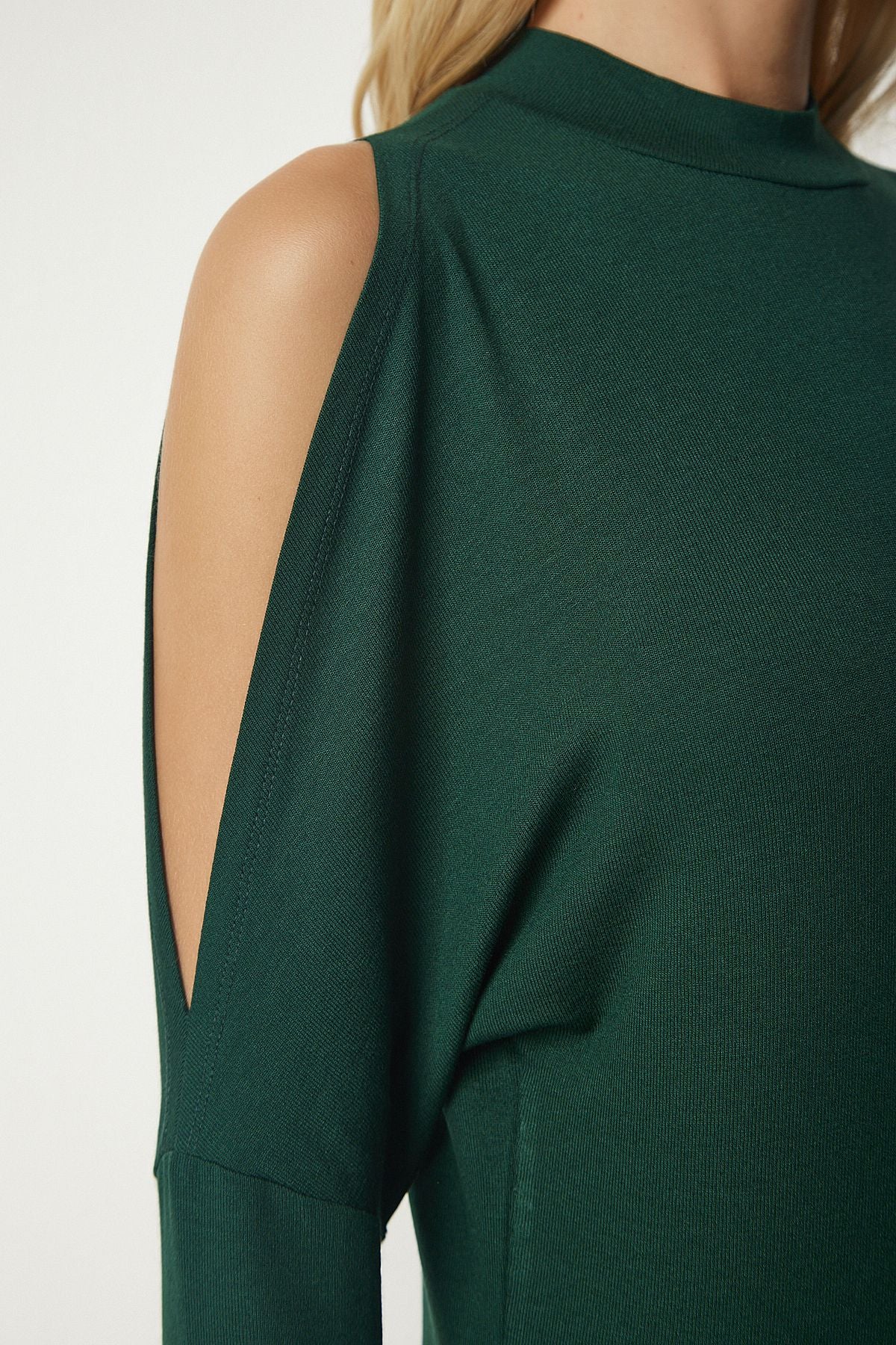 Female emerald green upright collar shoulder -cut knitwear blouse ub00152