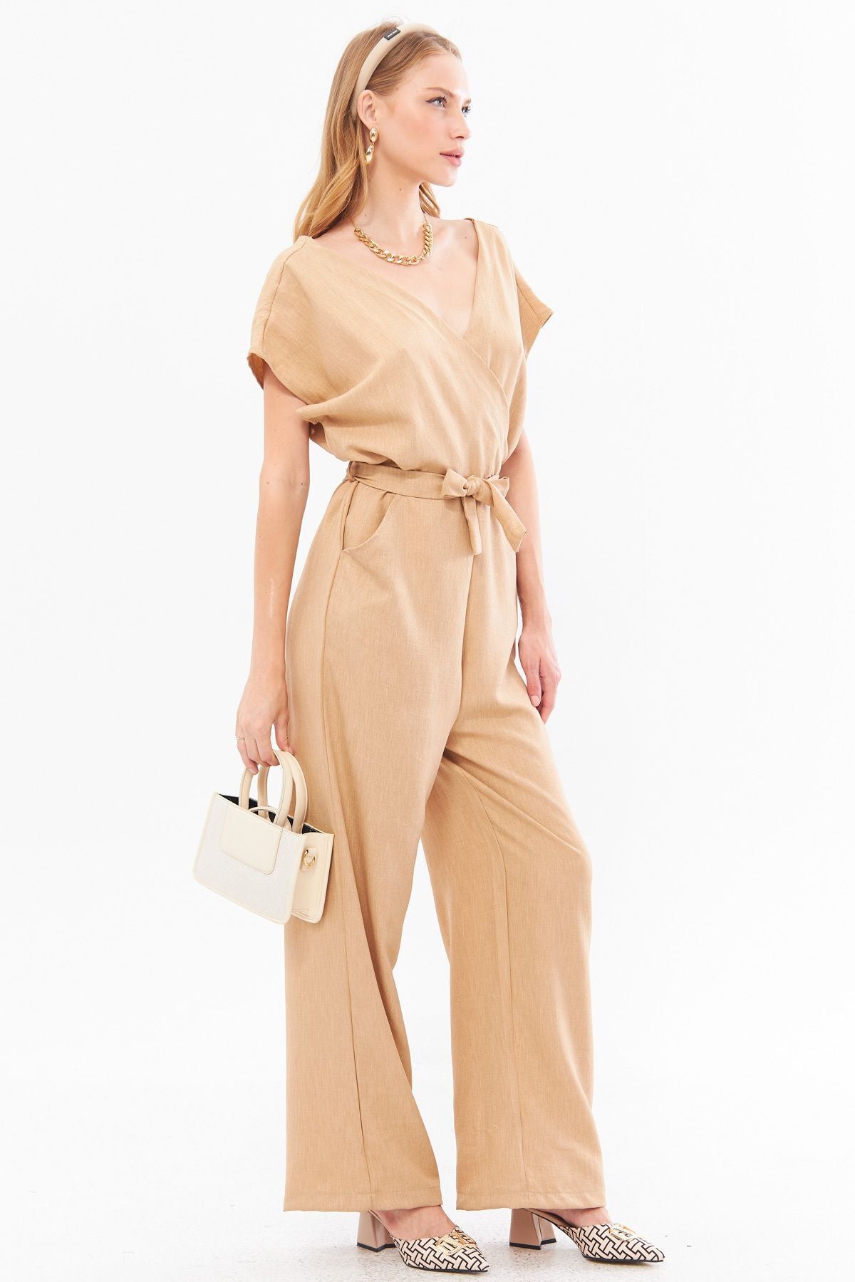 Female Beige Cruve Yaka Back V Detailed Pocket Belly with abundant trotting ARM-24Y001073