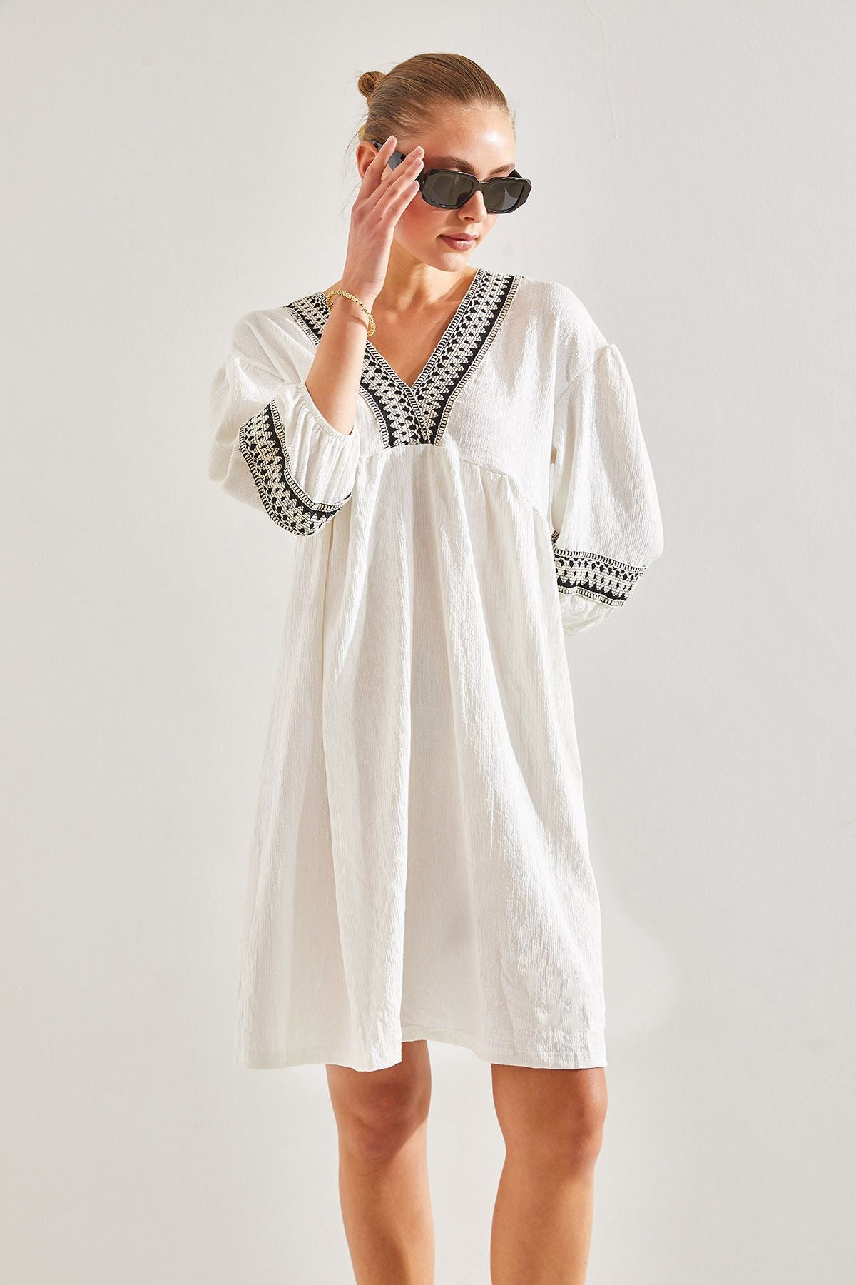 Women's collar and sleeve embroidery dress 60201008