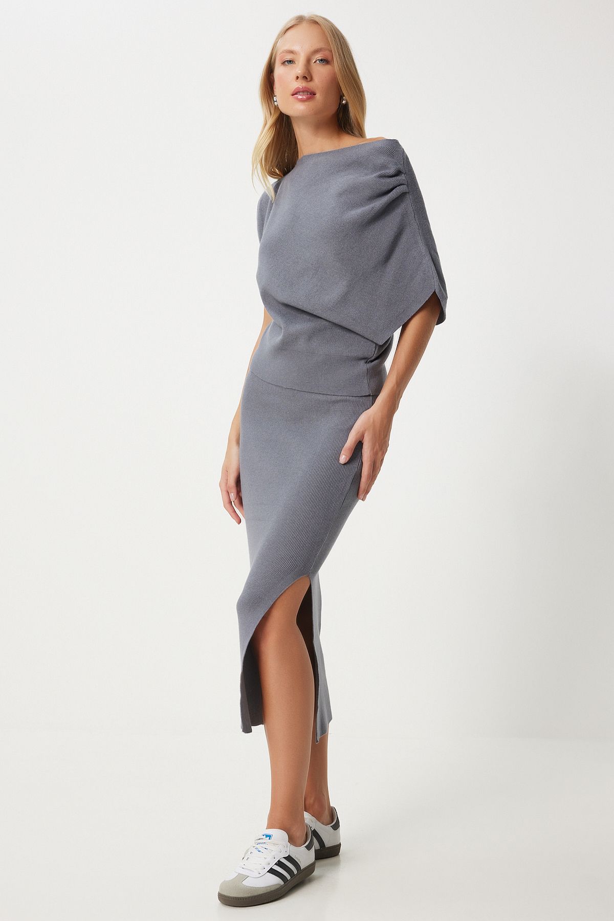 Female Gray Single Shoulder Blouse Triko Skirt Set FN03355