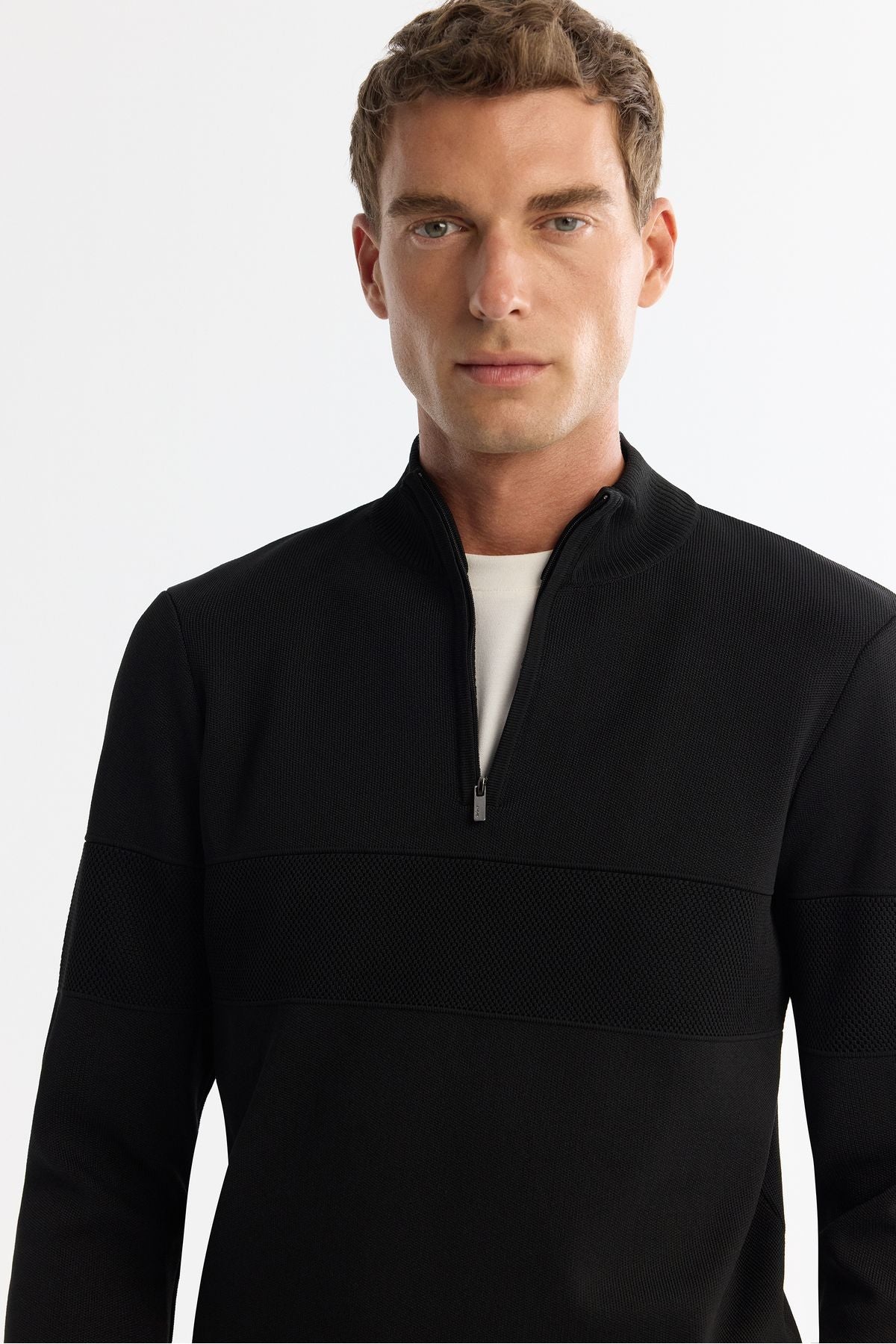 Men's black zipper upright collar front tissue detailed knitwear sweater A42Y5031