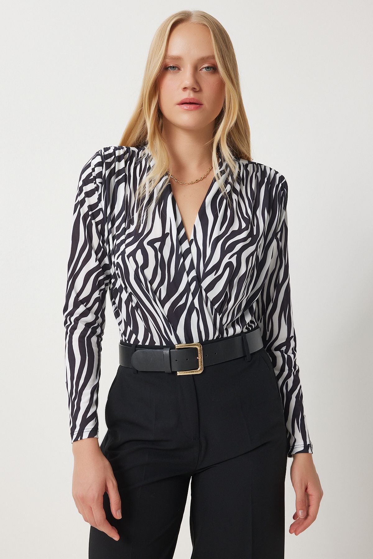Female Black and White Anvel -Yaka Sandy Blouse Zh00039
