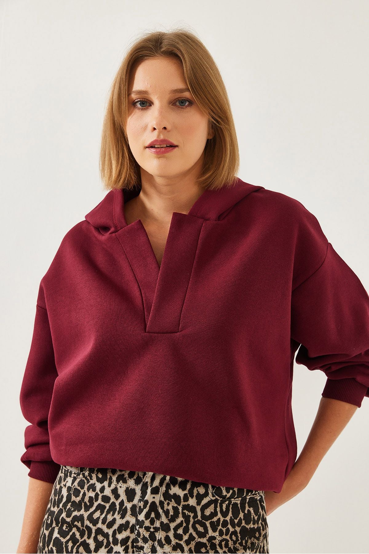 Woman Hitt V -Neck Sweatshirt 60351253