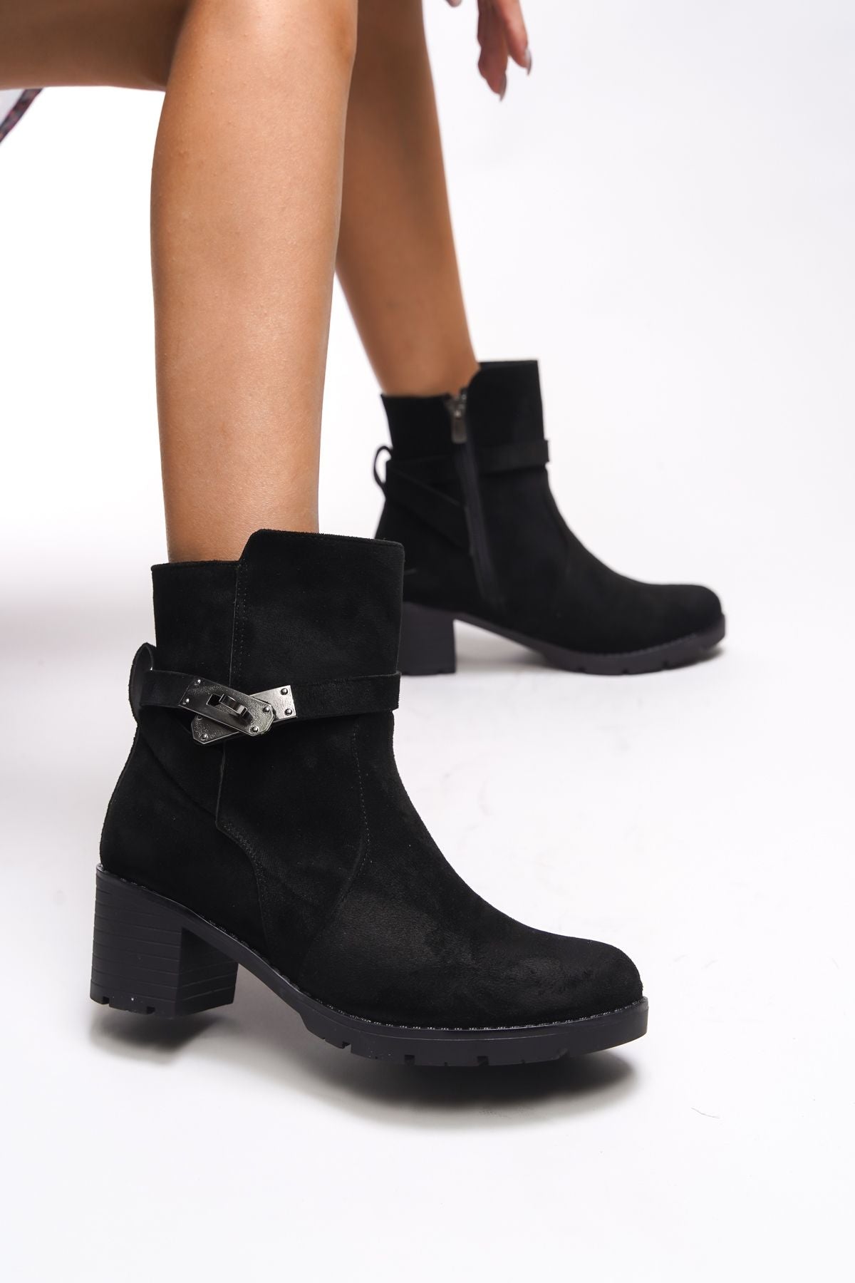 Iverolia Key Detailed Heels Bot 0012790 Black Suede